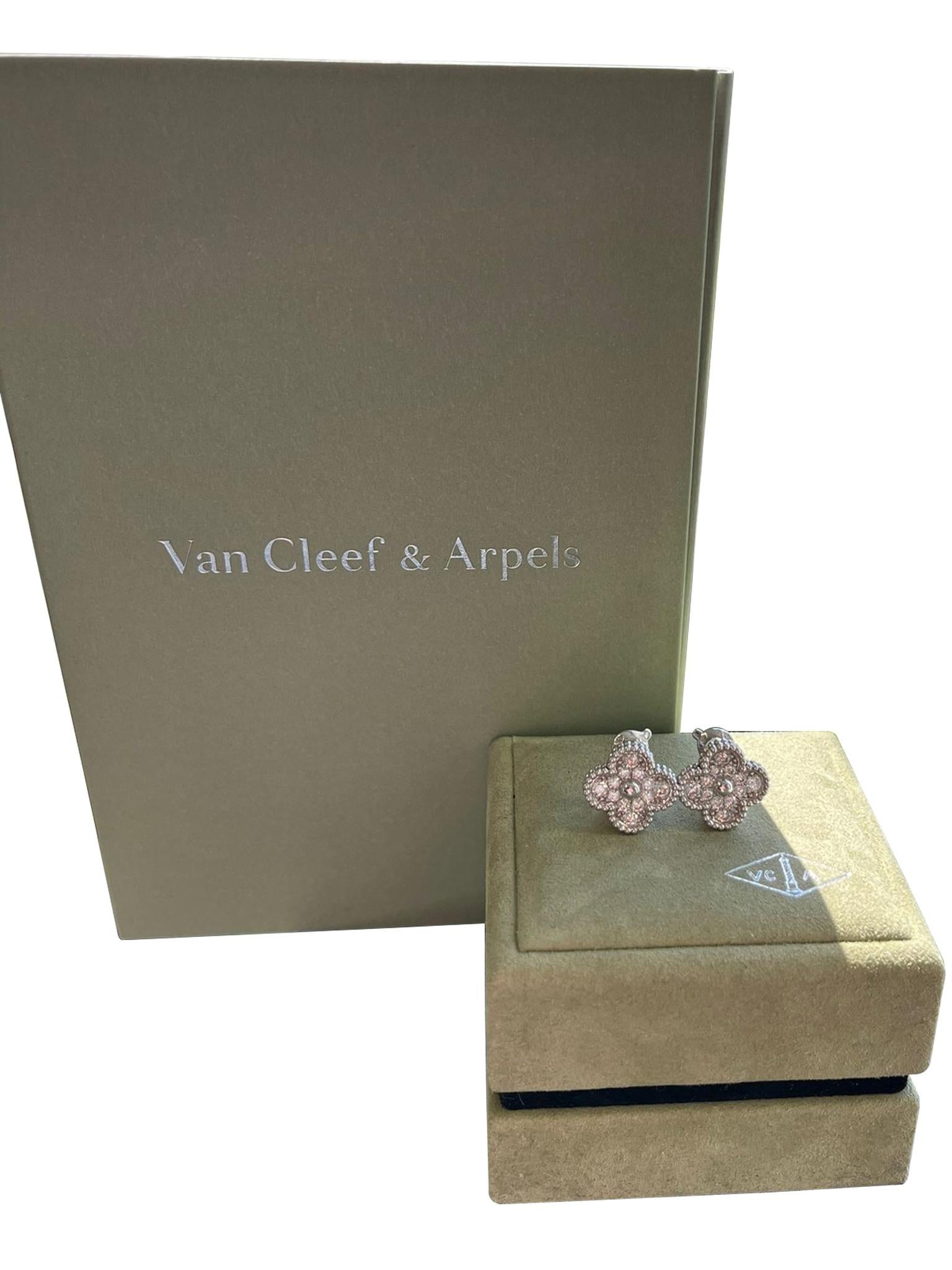 Van Cleef & Arpels, boucles d'oreilles Alhambra vintage en or blanc 18 carats et diamants 0,96 carat en vente 7