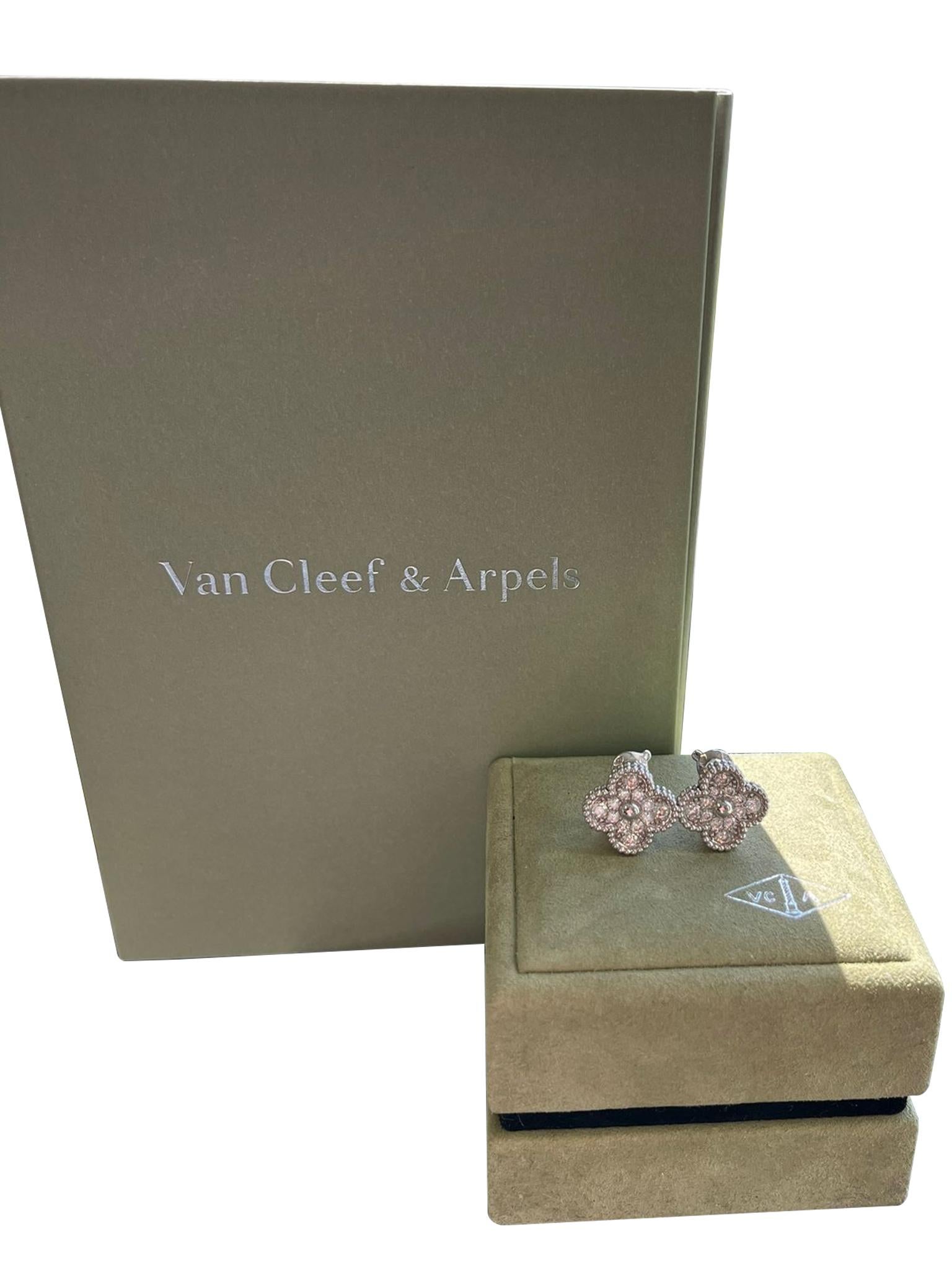 Van Cleef & Arpels, boucles d'oreilles Alhambra vintage en or blanc 18 carats et diamants 0,96 carat en vente 3