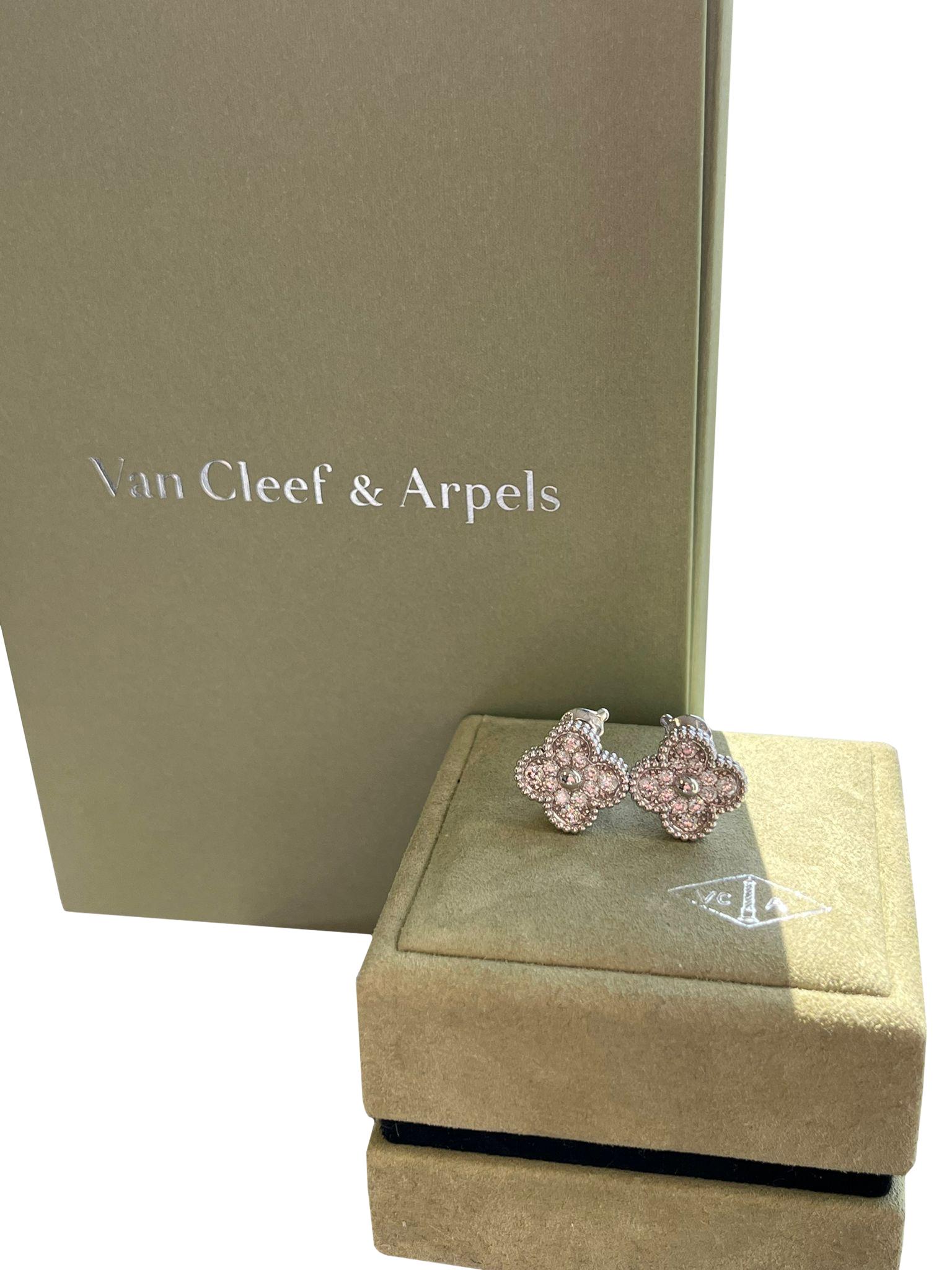 Van Cleef & Arpels, boucles d'oreilles Alhambra vintage en or blanc 18 carats et diamants 0,96 carat en vente 6
