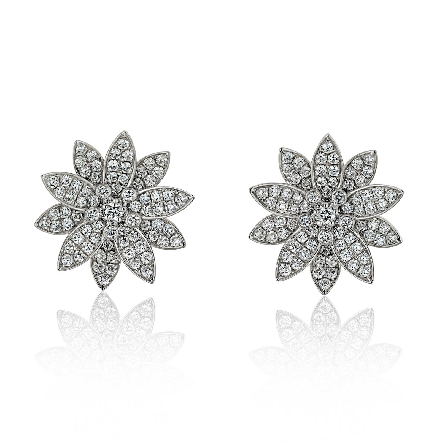 Modern Van Cleef & Arpels 18K White Gold 3.30cttw Lotus Diamond Earrings, Medium Model For Sale