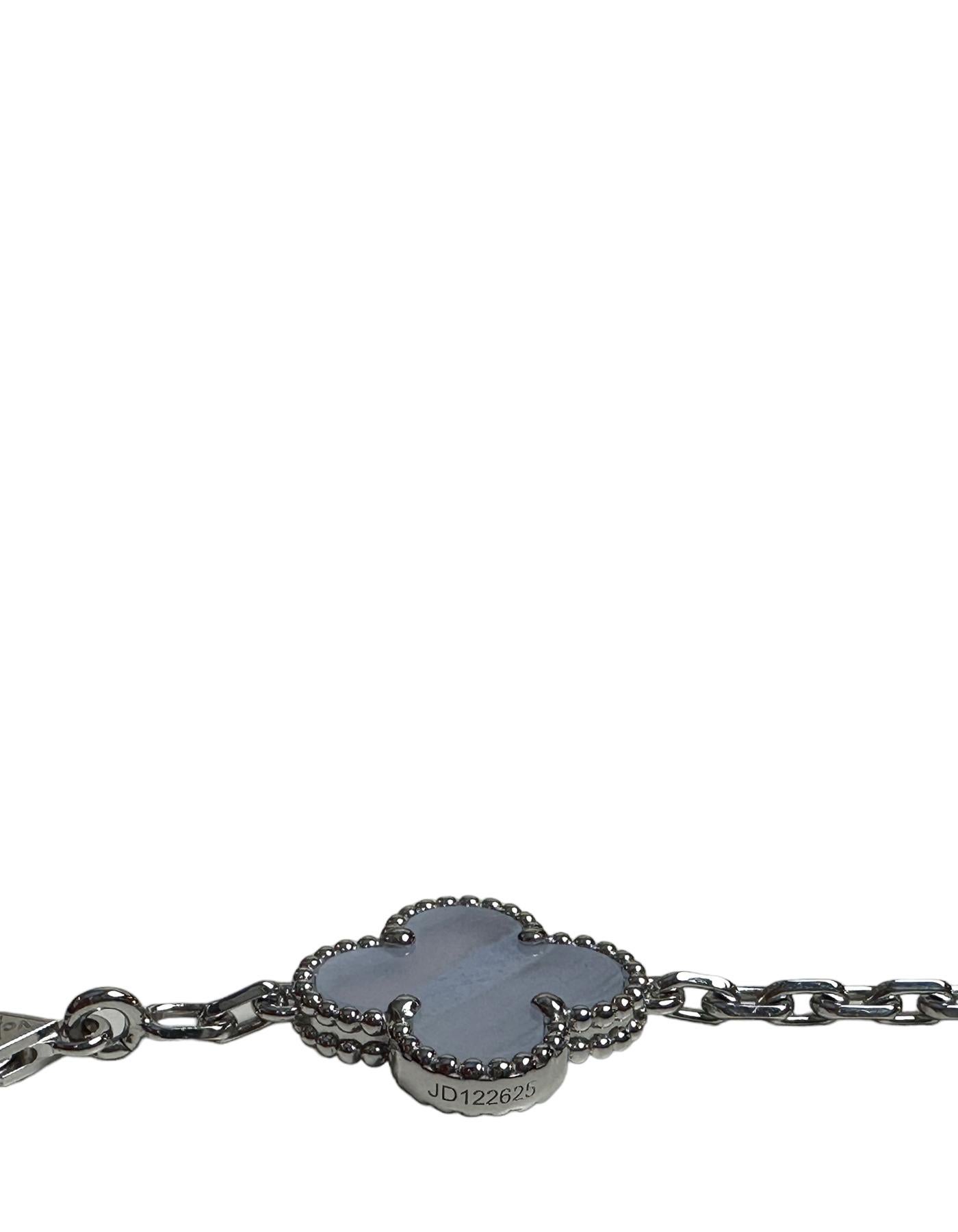 Van Cleef & Arpels Alhambra-Armband aus 18 Karat Weißgold/Chalcedony Damen