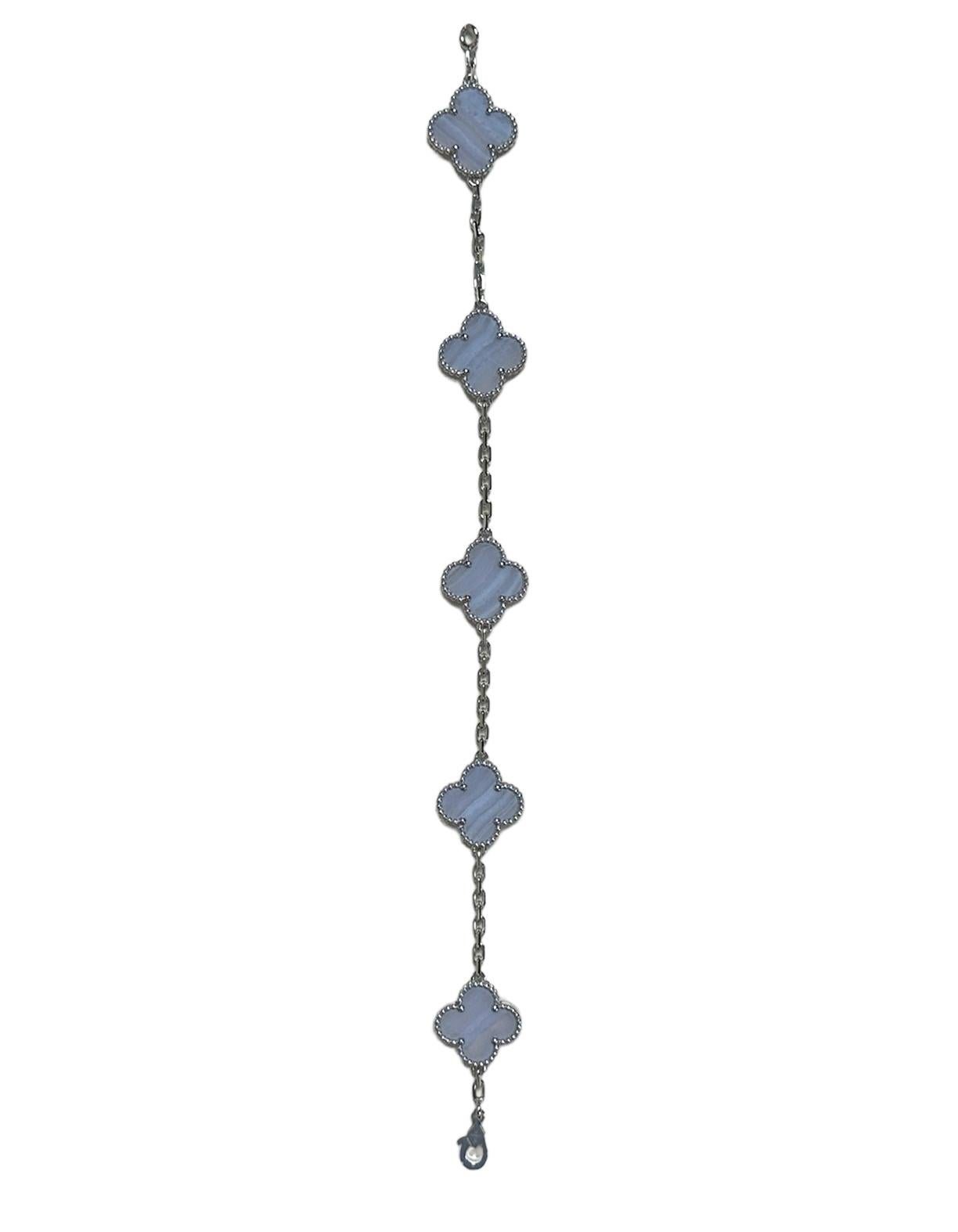 Van Cleef & Arpels Alhambra-Armband aus 18 Karat Weißgold/Chalcedony 1
