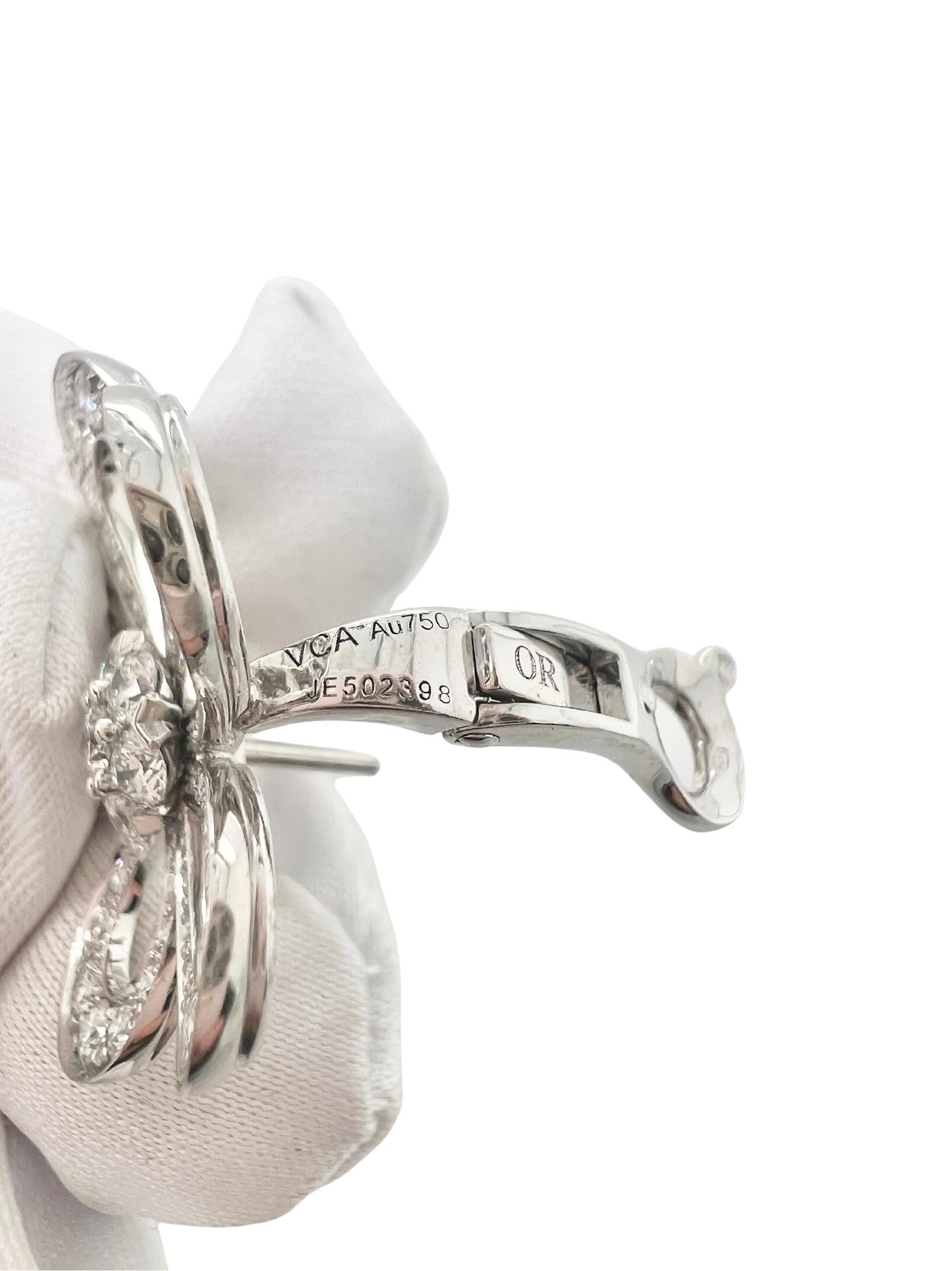 Orecchini a fiore con diamanti in oro bianco 18k di Van Cleef & Arpels In condizioni ottime in vendita a New York, NY