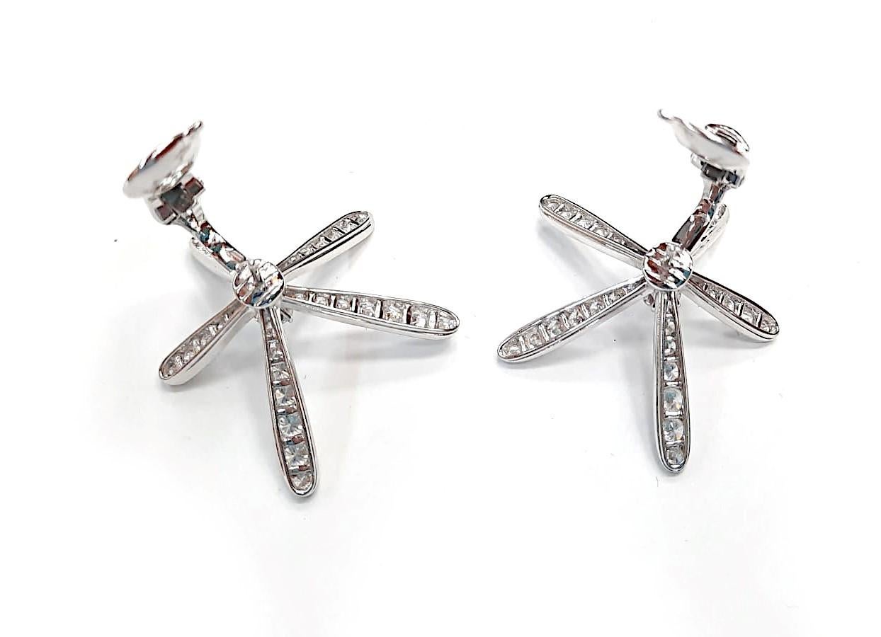 Round Cut Van Cleef & Arpels Caresse d'Eole 18K White Gold Diamond Flower Earrings For Sale
