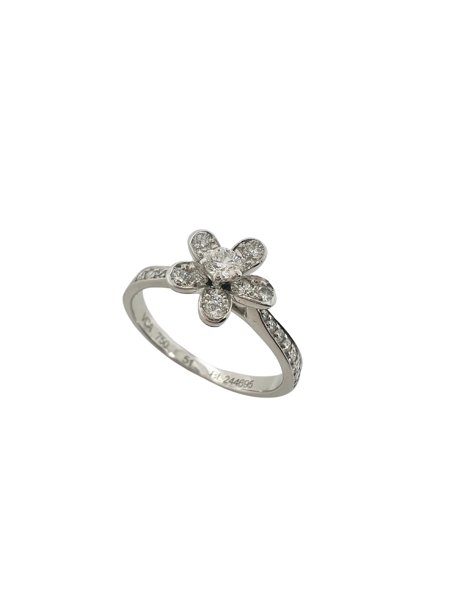 Van Cleef & Arpels 18k Weißgold Diamant Blumenring

Einzelheiten:
MATERIAL: 18k Weißgold
Ringgröße: 6.75 US Standard 
Gewicht: 2,9 Gramm
Gepunzt: VCA 750 BL244695

In ausgezeichnetem Zustand