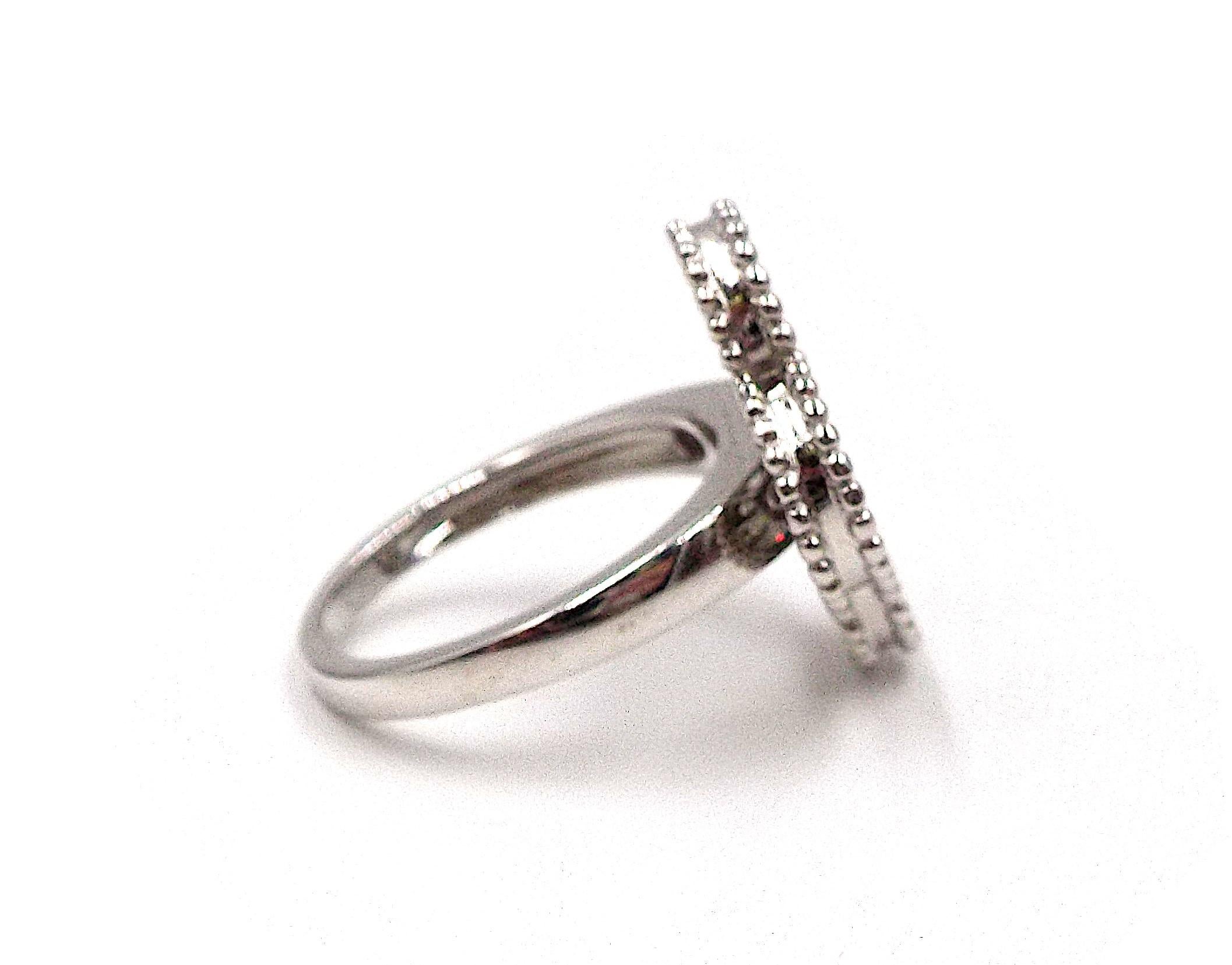 Van Cleef & Arpels Magic Alhambra-Ring, 18 Karat Weißgold Diamant im Zustand „Gut“ im Angebot in New York, NY