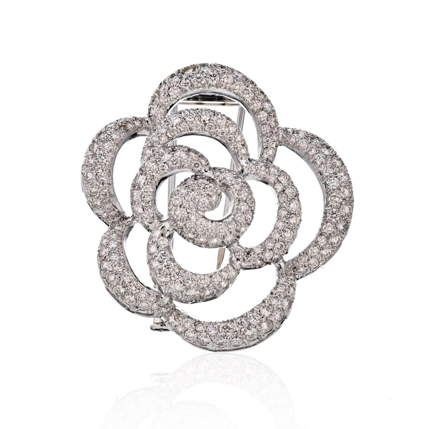 Van Cleef & Arpels 18K White Gold Diamond Orchid 5.00cts Brooch.

A beautiful flower diamond gold brooch from Van Cleef & Arpels, circa 1990's. Made in 18K white gold the brooch has an open, three dimensional design with soft edges and brilliant