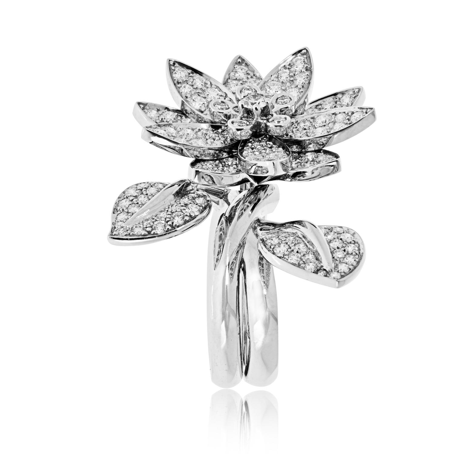 Anillo Loto Entre Los Dedos Van Cleef & Arpels Oro Blanco 18K Moderno en venta