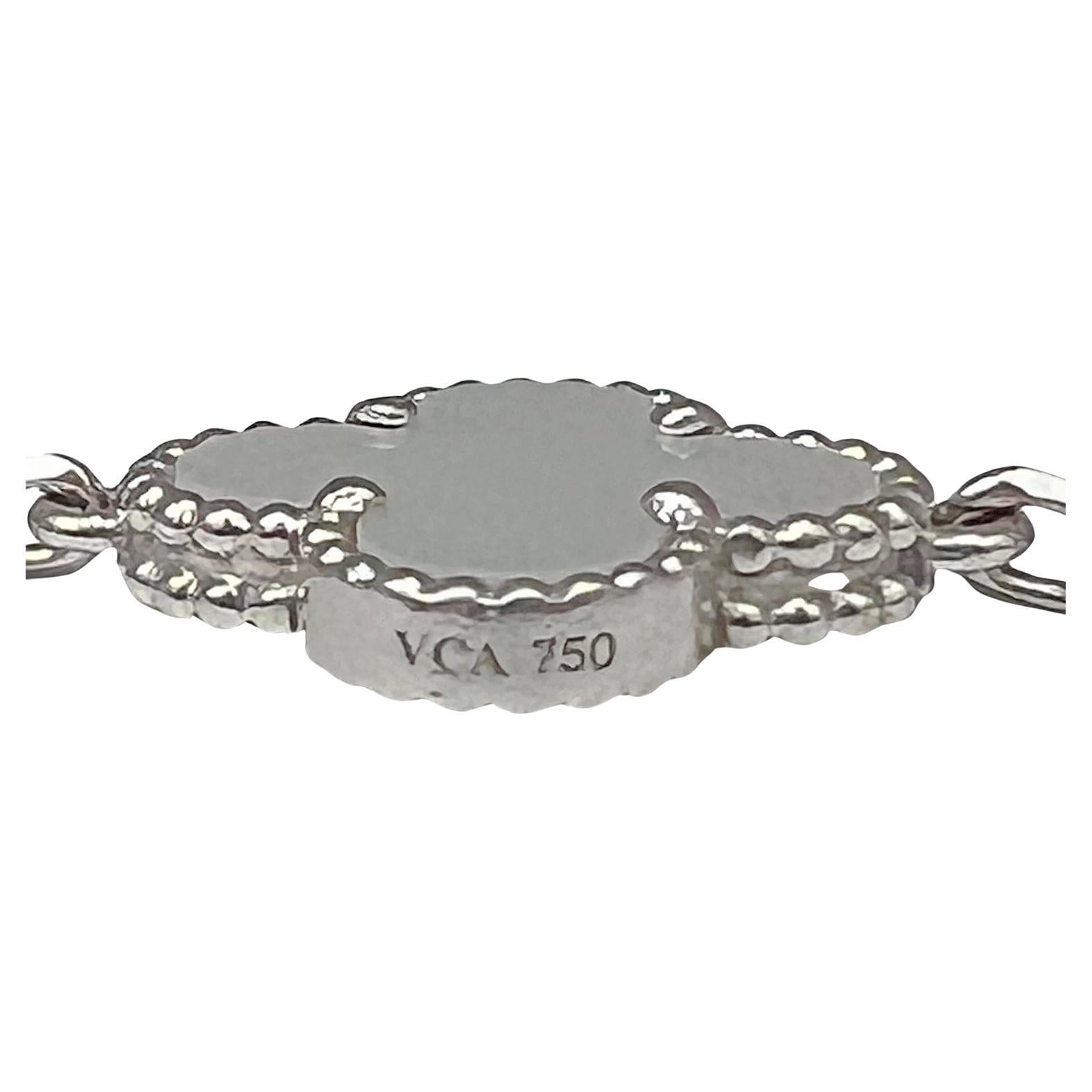 Van Cleef & Arpels Bracciale Alhambra Vintage in oro bianco 18k con madreperla In condizioni ottime a Palm Beach, FL