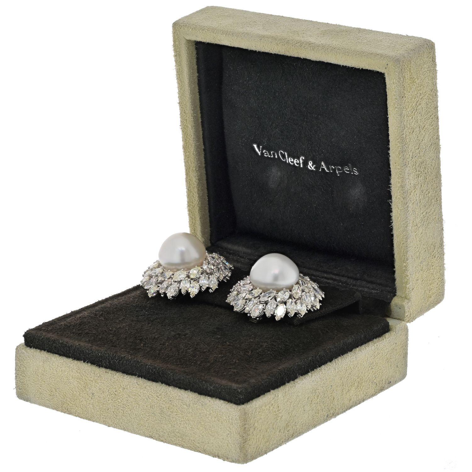 Van Cleef & Arpels 18K White Gold Pearl Diamond Bombe Earrings In Excellent Condition For Sale In New York, NY