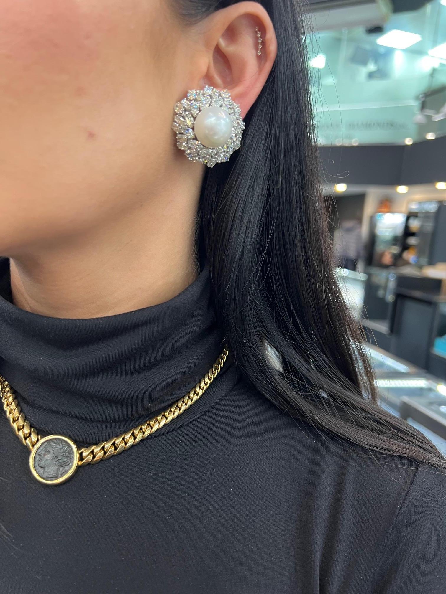 Van Cleef & Arpels 18K White Gold Pearl Diamond Bombe Earrings In Excellent Condition For Sale In New York, NY
