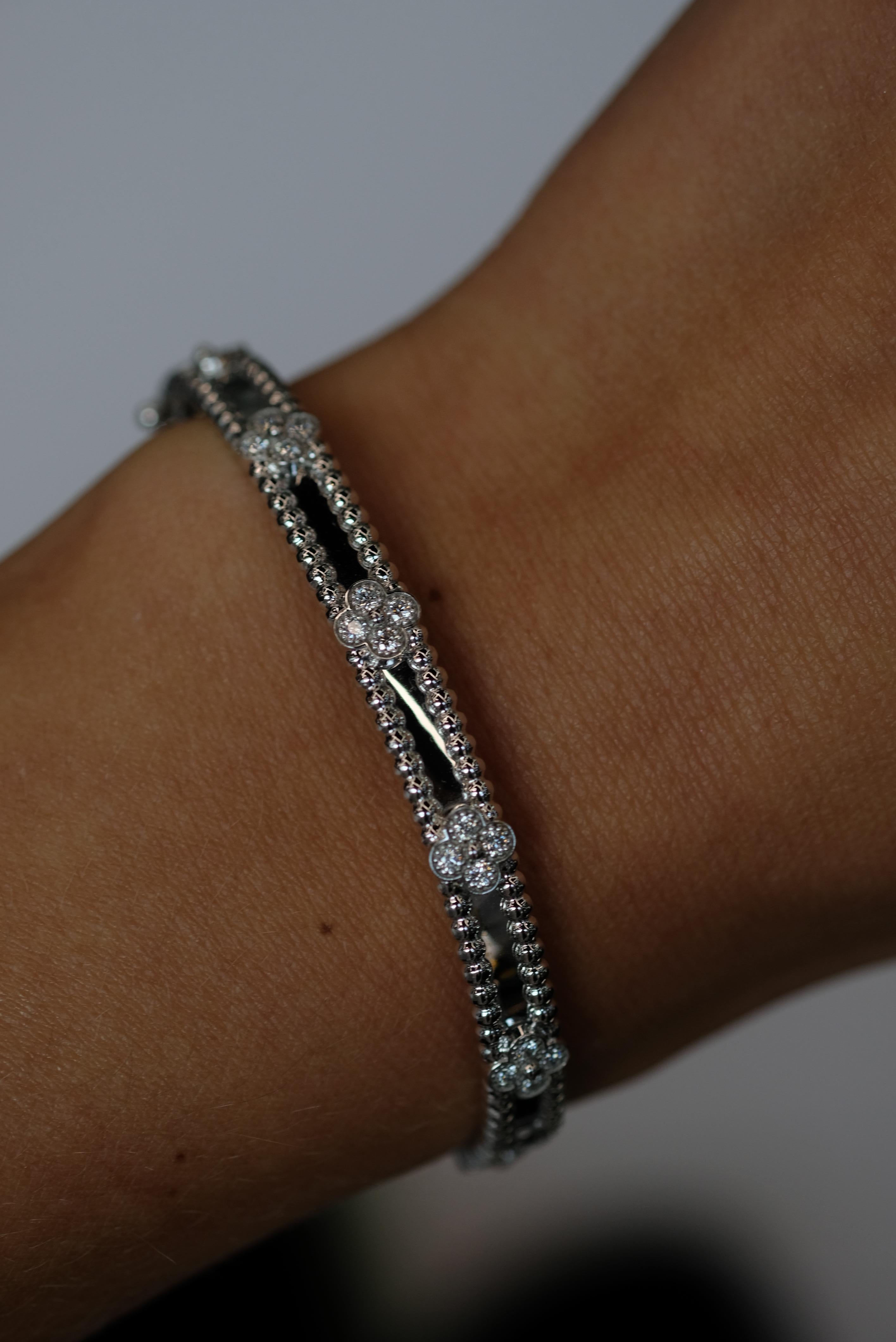 Van Cleef & Arpels Bracelet en or blanc 18K Perlee Clover Diamond Size S en vente 4