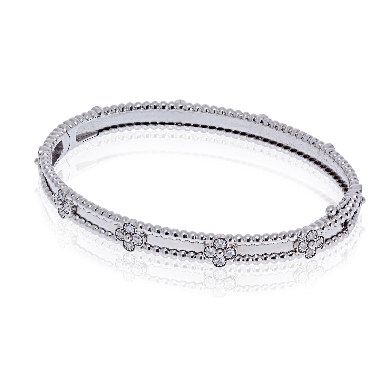 Moderne Van Cleef & Arpels Bracelet en or blanc 18K Perlee Clover Diamond Size S en vente