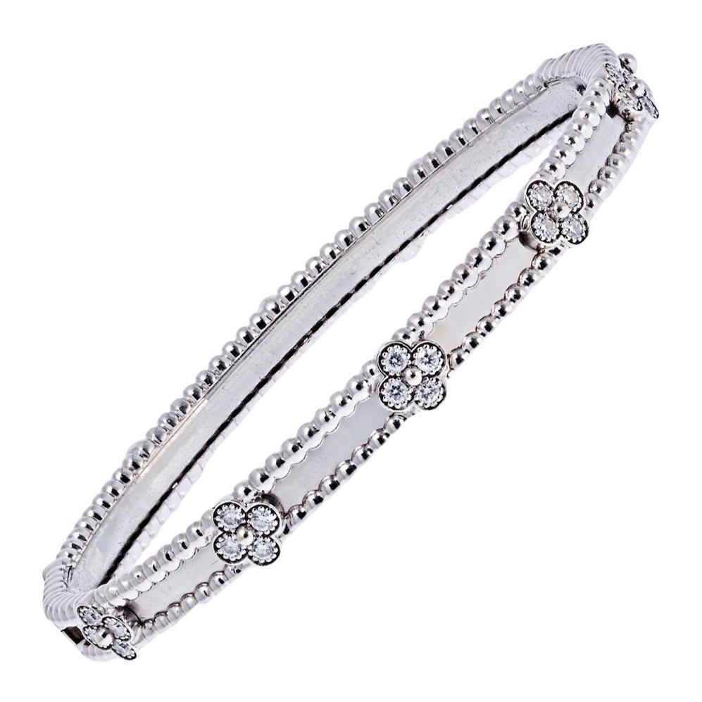 Van Cleef & Arpels Bracelet en or blanc 18K Perlee Clover Diamond Size S en vente