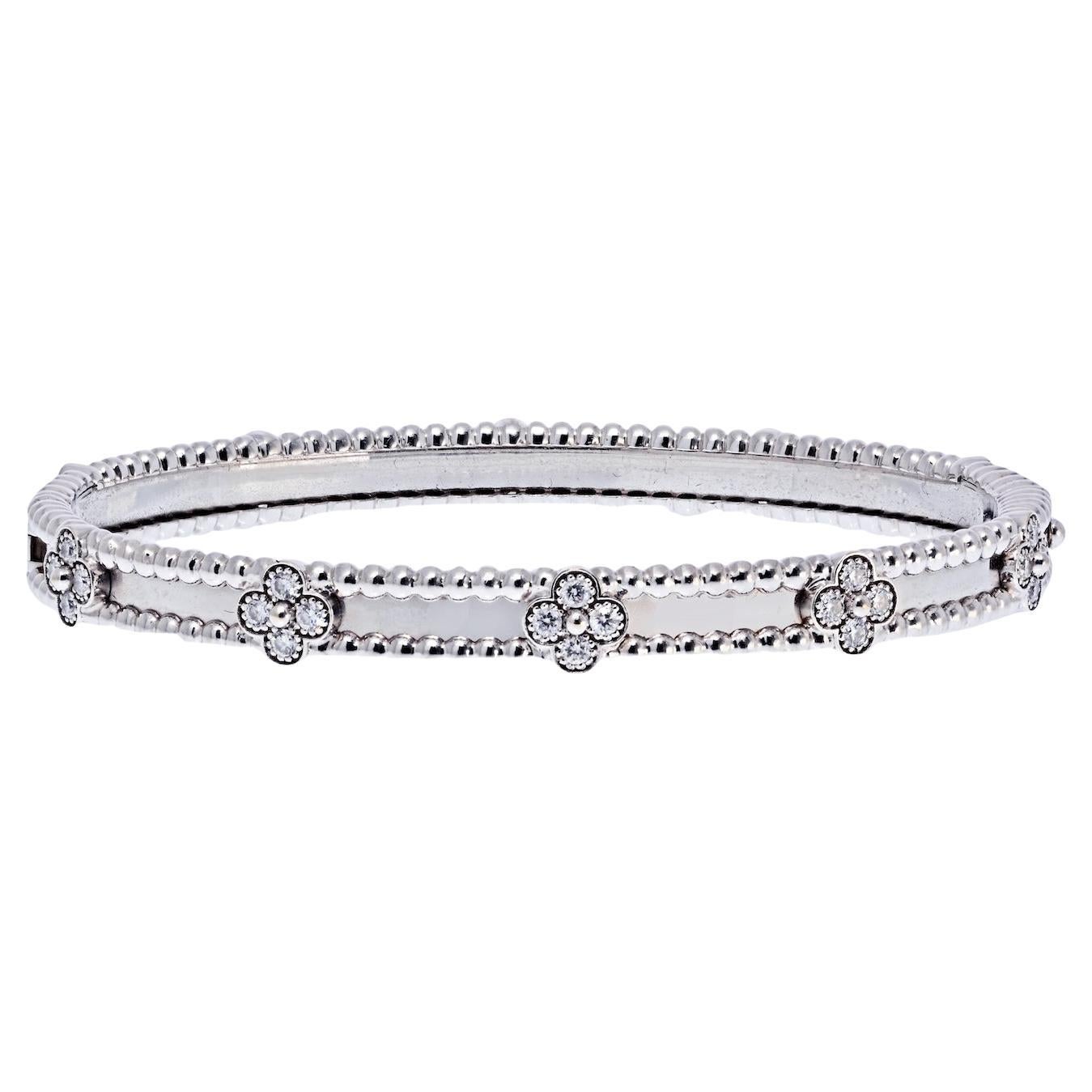 Van Cleef & Arpels Bracelet en or blanc 18K Perlee Clover Diamond Size S en vente