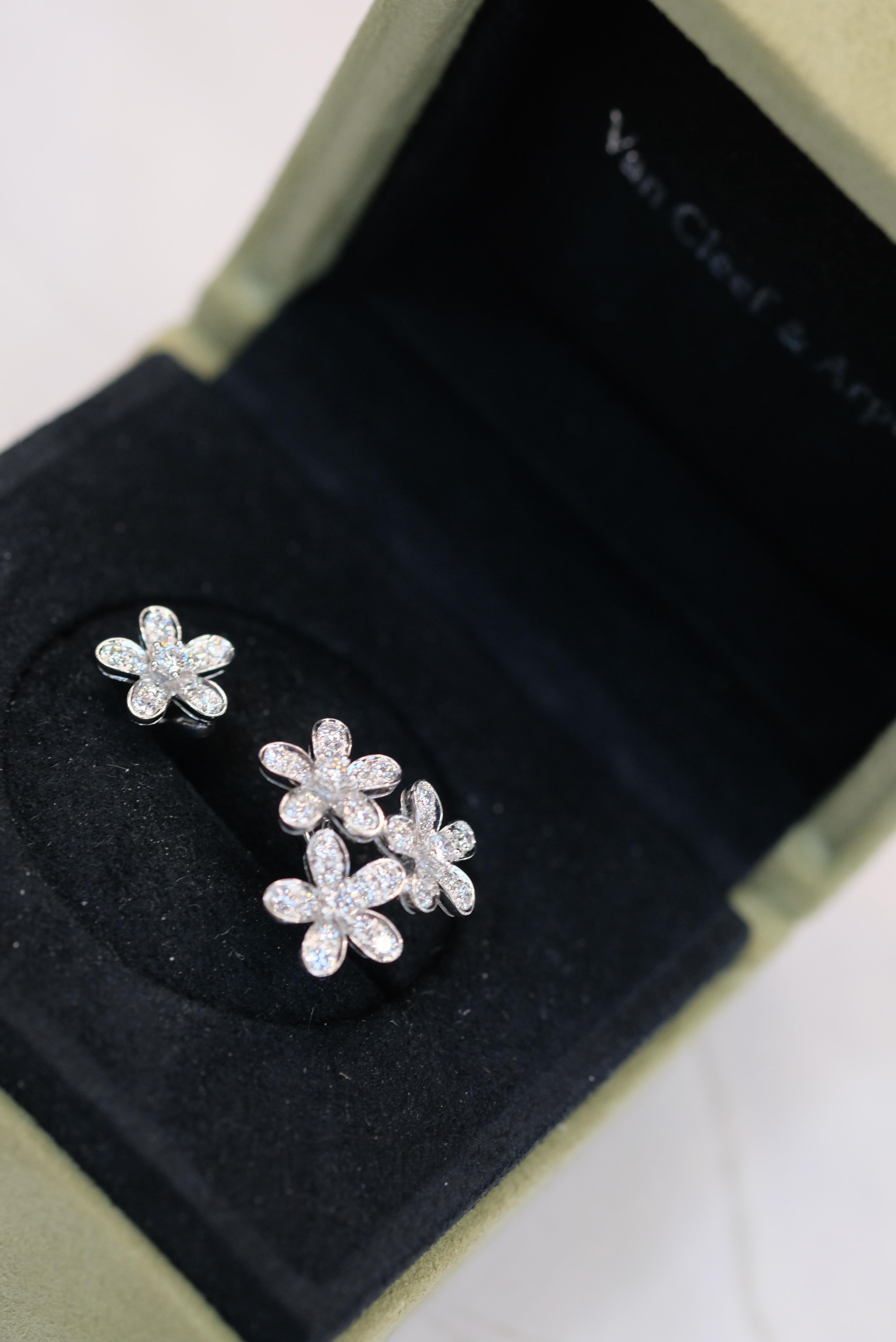 Van Cleef & Arpels Bague à diamant Socrate entre les doigts en or blanc 18 carats en vente 5