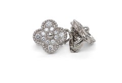 Van Cleef & Arpels Boucles d'oreilles Alhambra Vintage en or blanc 18 carats avec pavé de diamants
