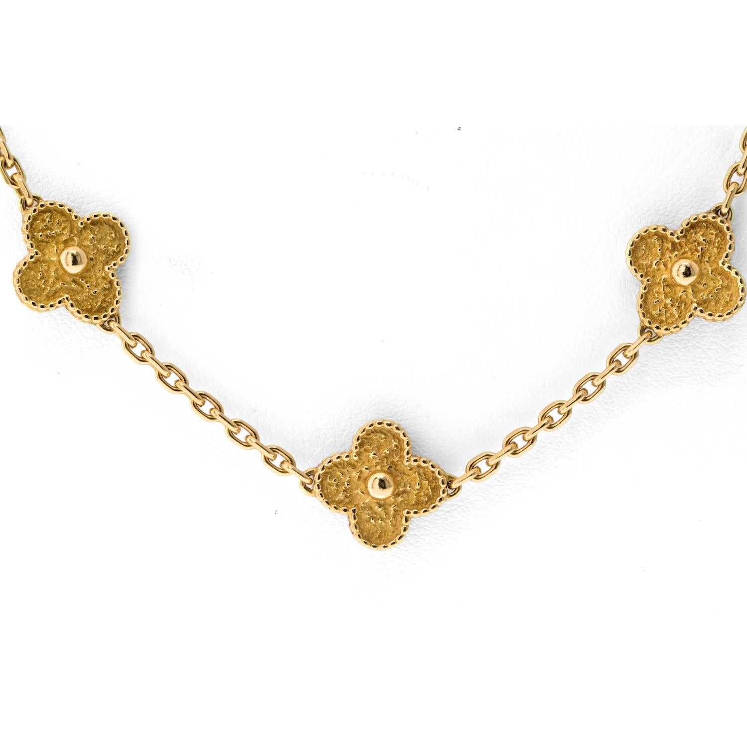Van Cleef & Arpels 18K Yellow 20 Motif Gold Alhambra Vintage Necklace In Excellent Condition For Sale In New York, NY