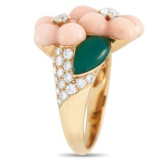 Van Cleef & Arpels Bague en or jaune 18 carats avec diamants de 0,82 carat, corail et chrysoprase
