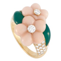 Van Cleef & Arpels Bague en or jaune 18 carats avec diamants de 0,82 carat, corail et chrysoprase