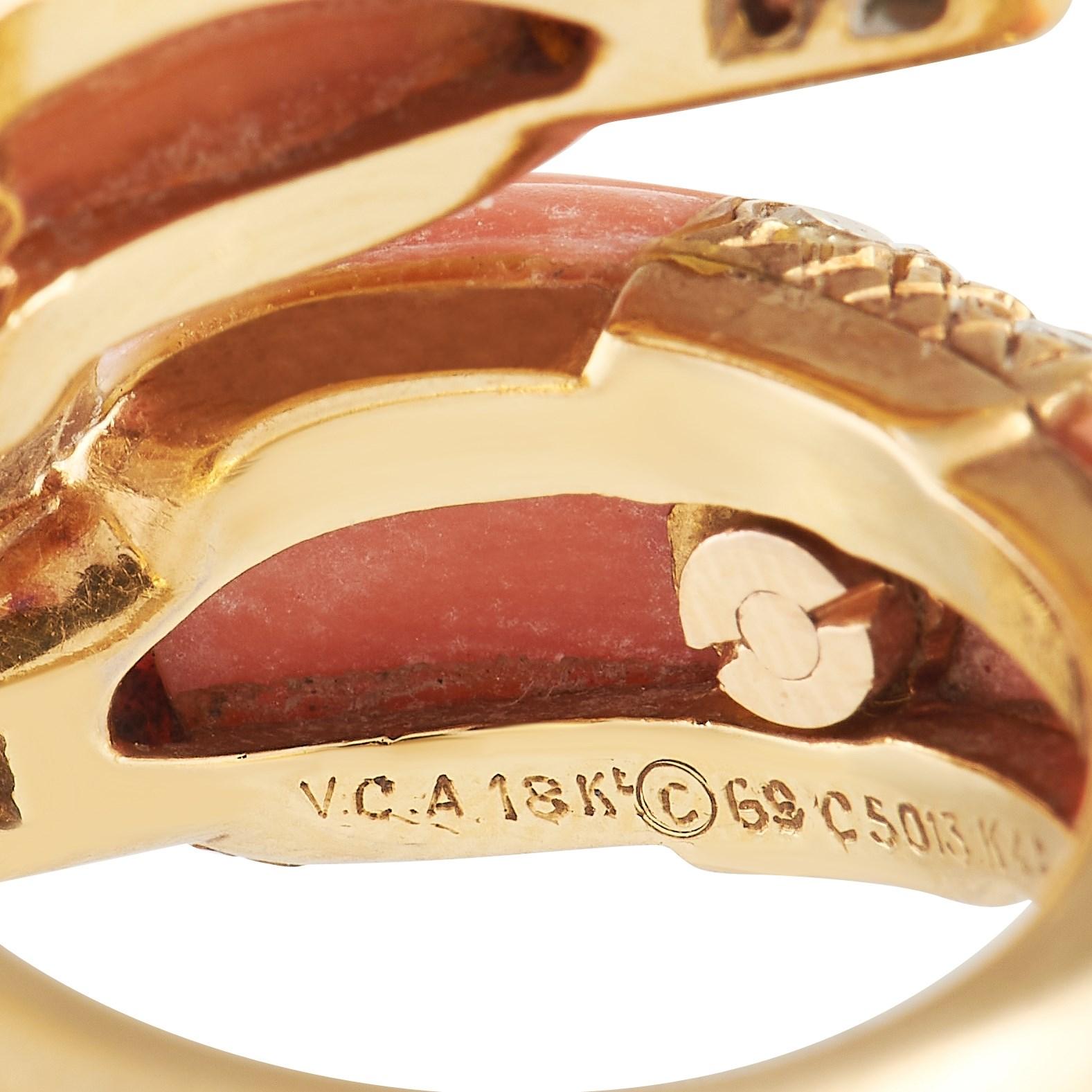 Round Cut Van Cleef & Arpels 18K Yellow Gold 0.96 Ct Diamond and Coral Two Ducks Ring