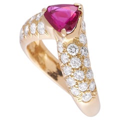Van Cleef & Arpels 18K Yellow Gold 1.09 Ct Diamond and Ruby Ring