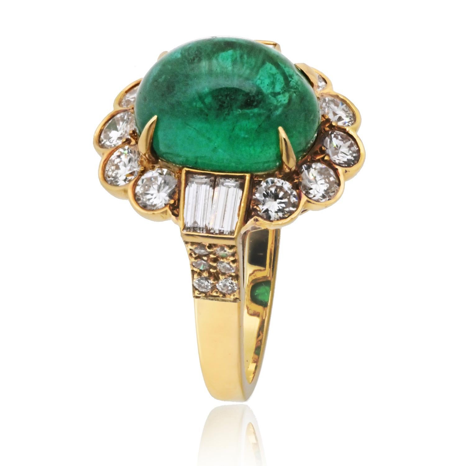 Modern Van Cleef & Arpels 18K Yellow Gold 1960's Green Emerald And Diamond Ring For Sale