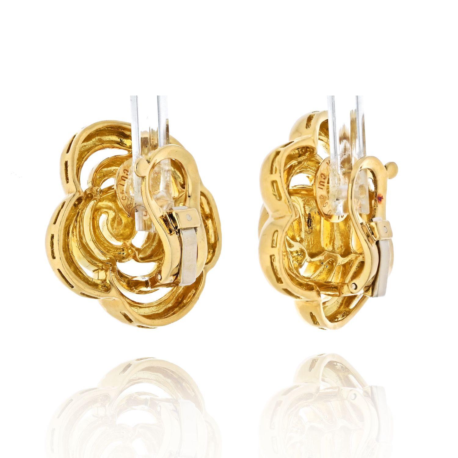 Van Cleef & Arpels 18K Yellow Gold 1998 Openwork Flower Blossom Earrings In Excellent Condition In New York, NY