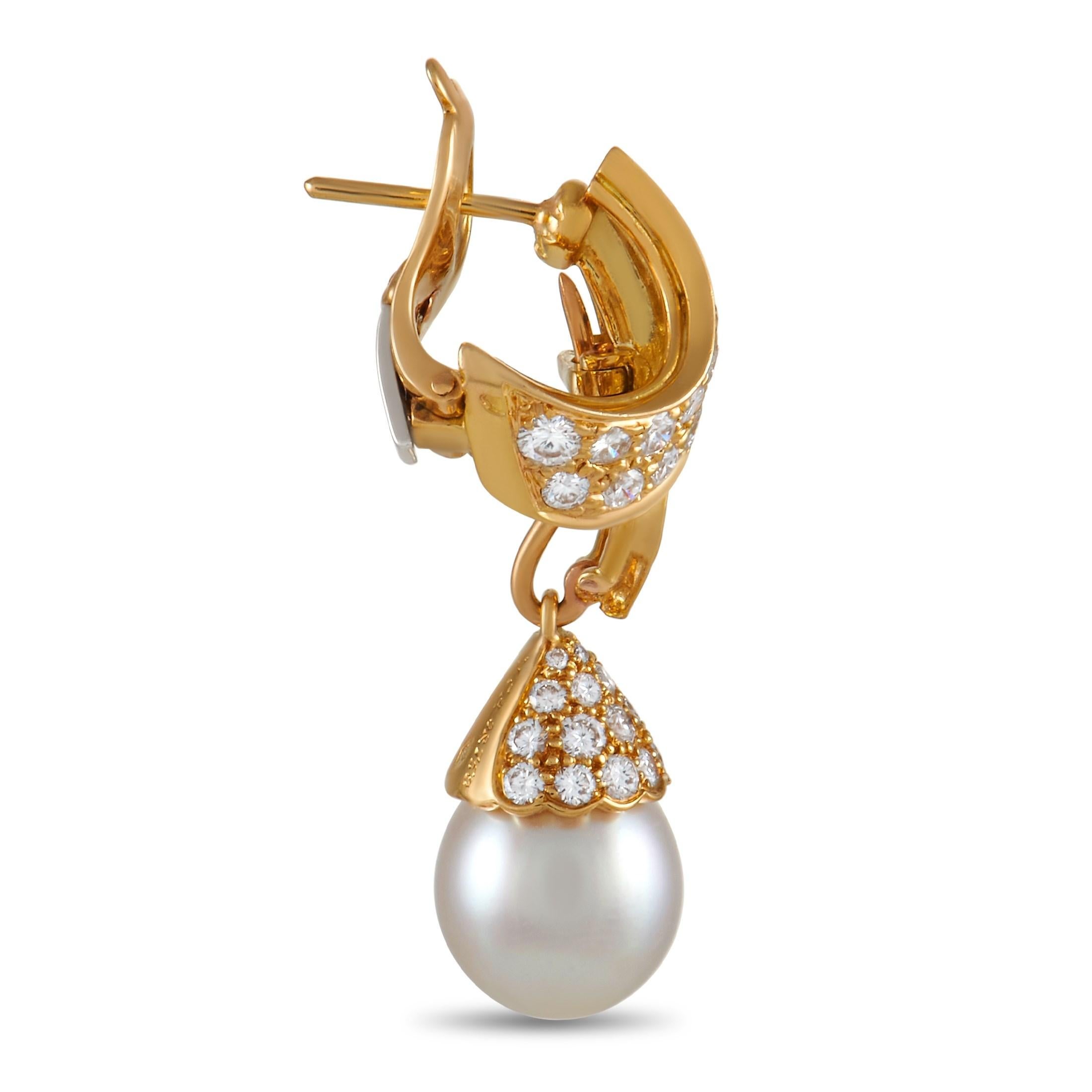 Not to miss is this gorgeous pair of convertible earrings from Van Cleef & Arpels. It features a ribbon motif in yellow gold with two-piece construction. The 9.3mm pearl drop with a diamond-set scalloped cap can be detached from the diamond-set