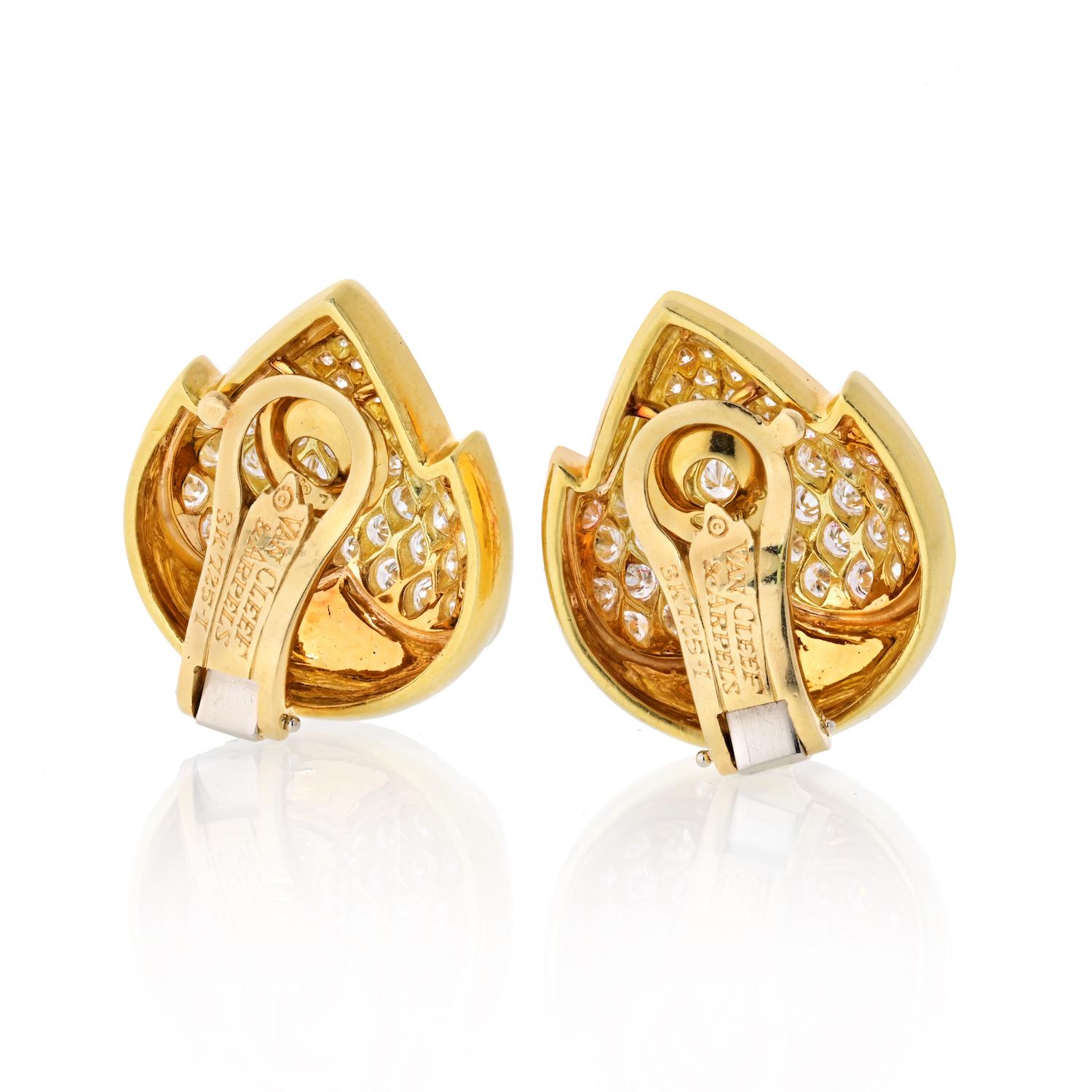 Round Cut Van Cleef & Arpels 18 Karat Yellow Gold 4.50 Carat Diamond Clip Earrings