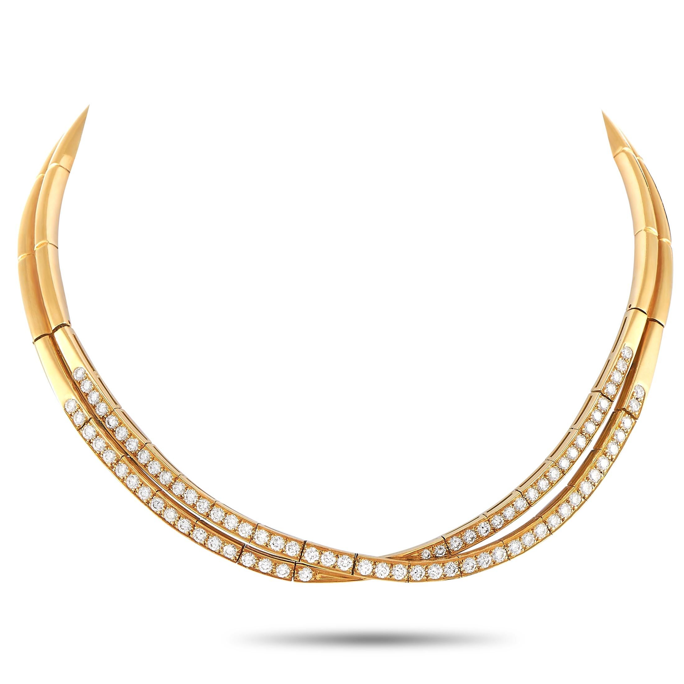 Incorporate this vintage jewel in your day-to-day style and use it as a statement piece that reveals your daring character. This Van Cleef & Arpels 18K Yellow Gold !6.00 ct Diamond Choker Necklace is a close-fitting necklace designed with a split