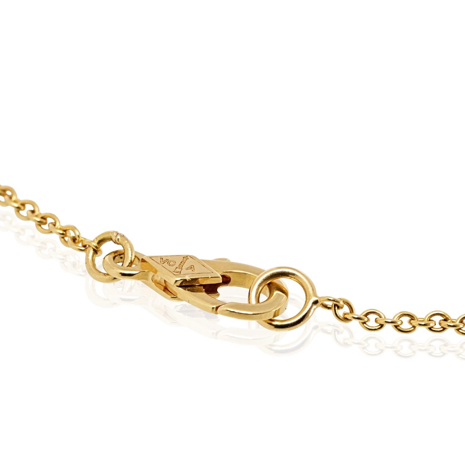 Round Cut Van Cleef & Arpels 18K Yellow Gold All Gold Vintage Butterfly Necklace For Sale