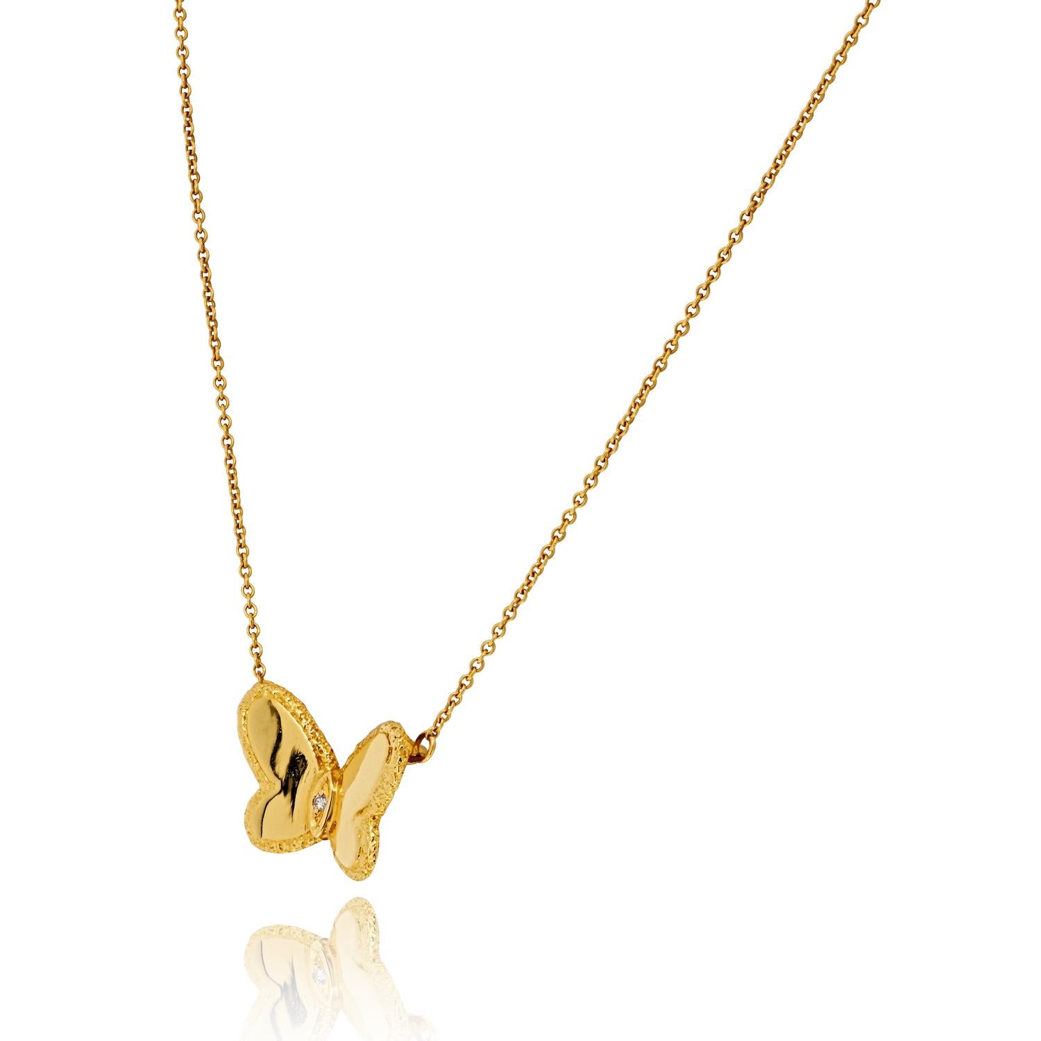Van Cleef & Arpels 18K Yellow Gold All Gold Vintage Butterfly Necklace In Excellent Condition For Sale In New York, NY