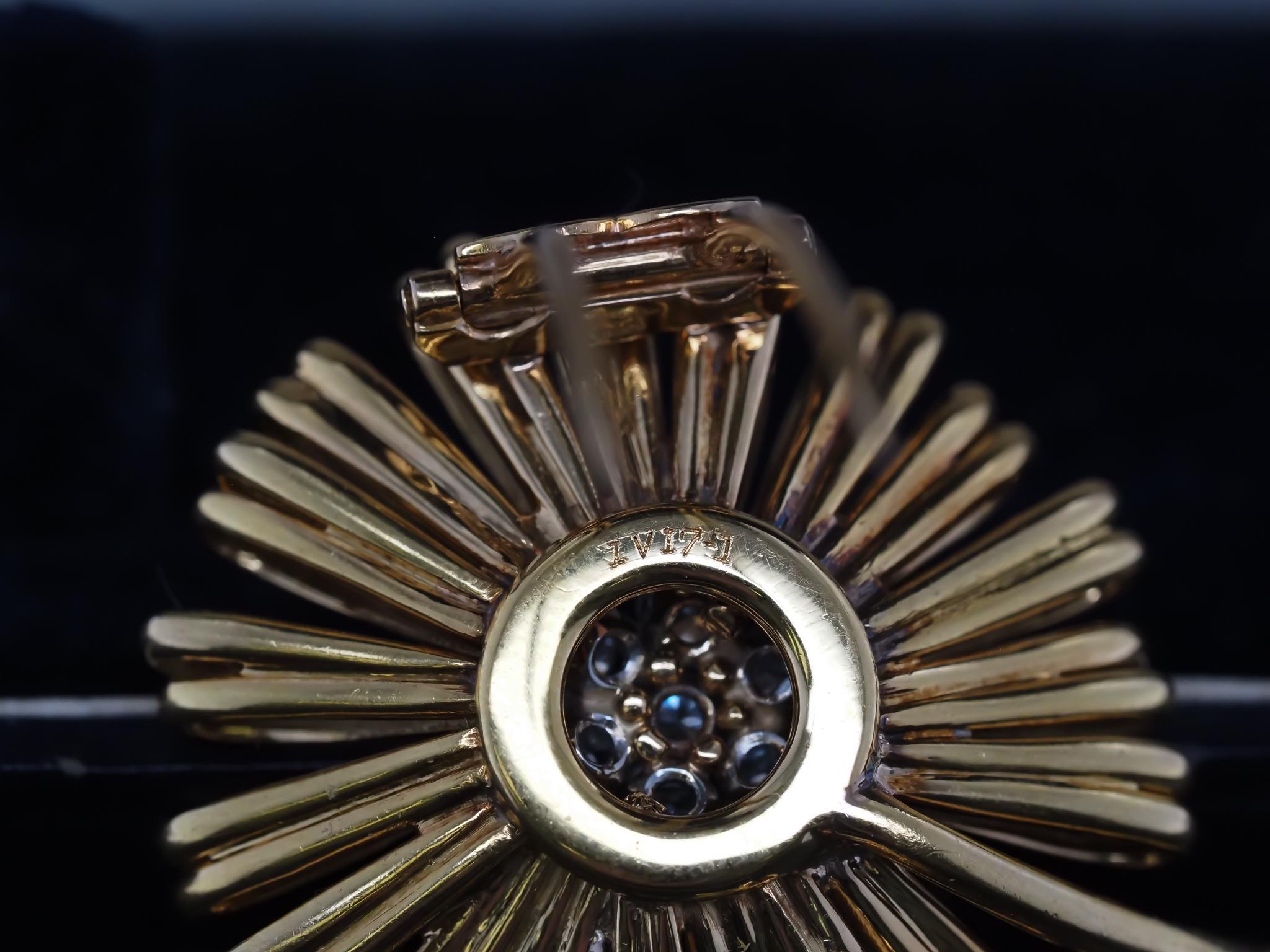 Van Cleef & Arpels Broche fleur en or jaune 18 carats et diamants en vente 2
