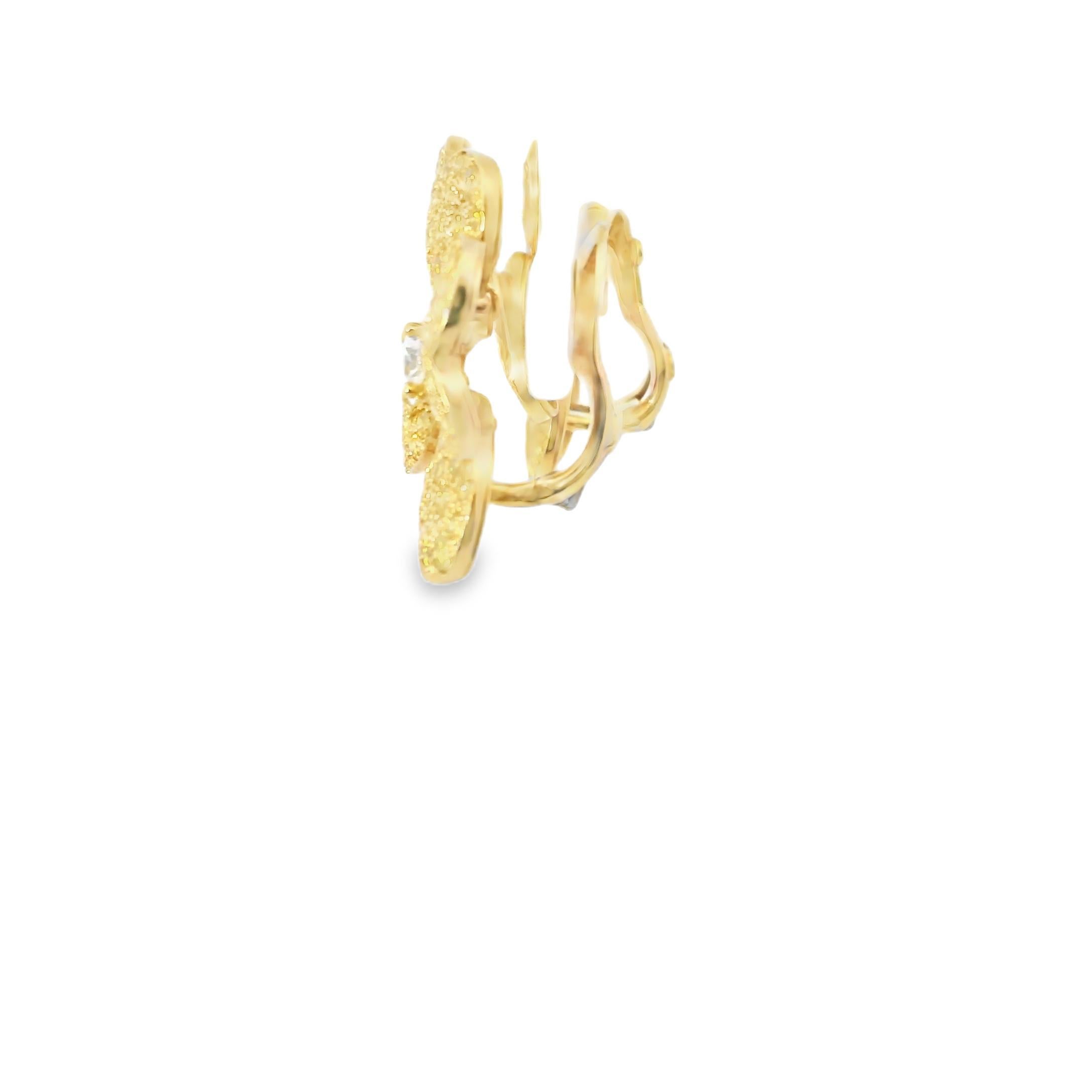 Van Cleef & Arpels 18K Gelbgold und lebhaft gelbe Diamant-Kosmos-Ohrringe

Ein seltenes und außergewöhnliches Paar Cosmos-Ohrringe von Van Cleef & Arpels, gefertigt aus 18 Karat Gelbgold und besetzt mit ca. 6,15 Karat der unglaublichsten lebhaften