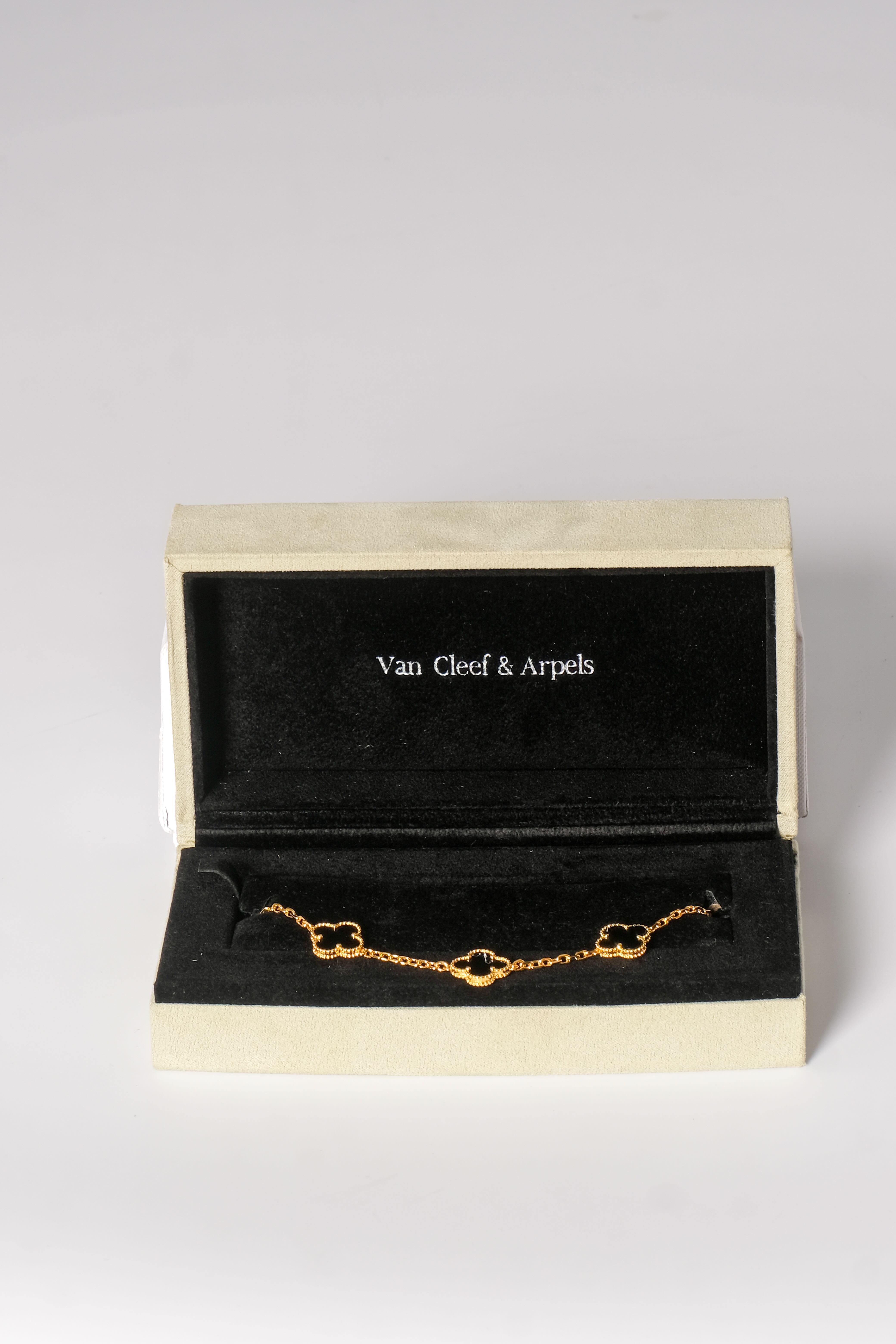Van Cleef & Arpels 18k Yellow Gold Black Onyx 5 Motifs Alhambra Bracelet In Excellent Condition In Montreal, Quebec
