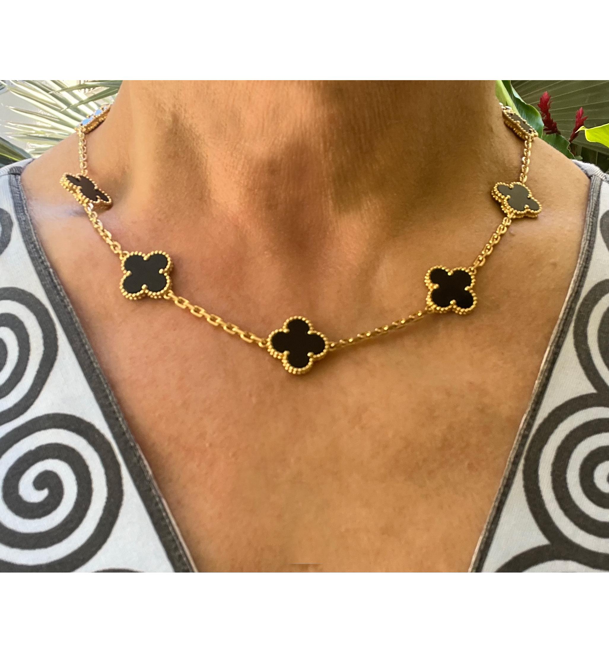 Van Cleef & Arpels 18k Yellow Gold Black Onyx Vintage Alhambra Necklace In Excellent Condition In Palm Beach, FL