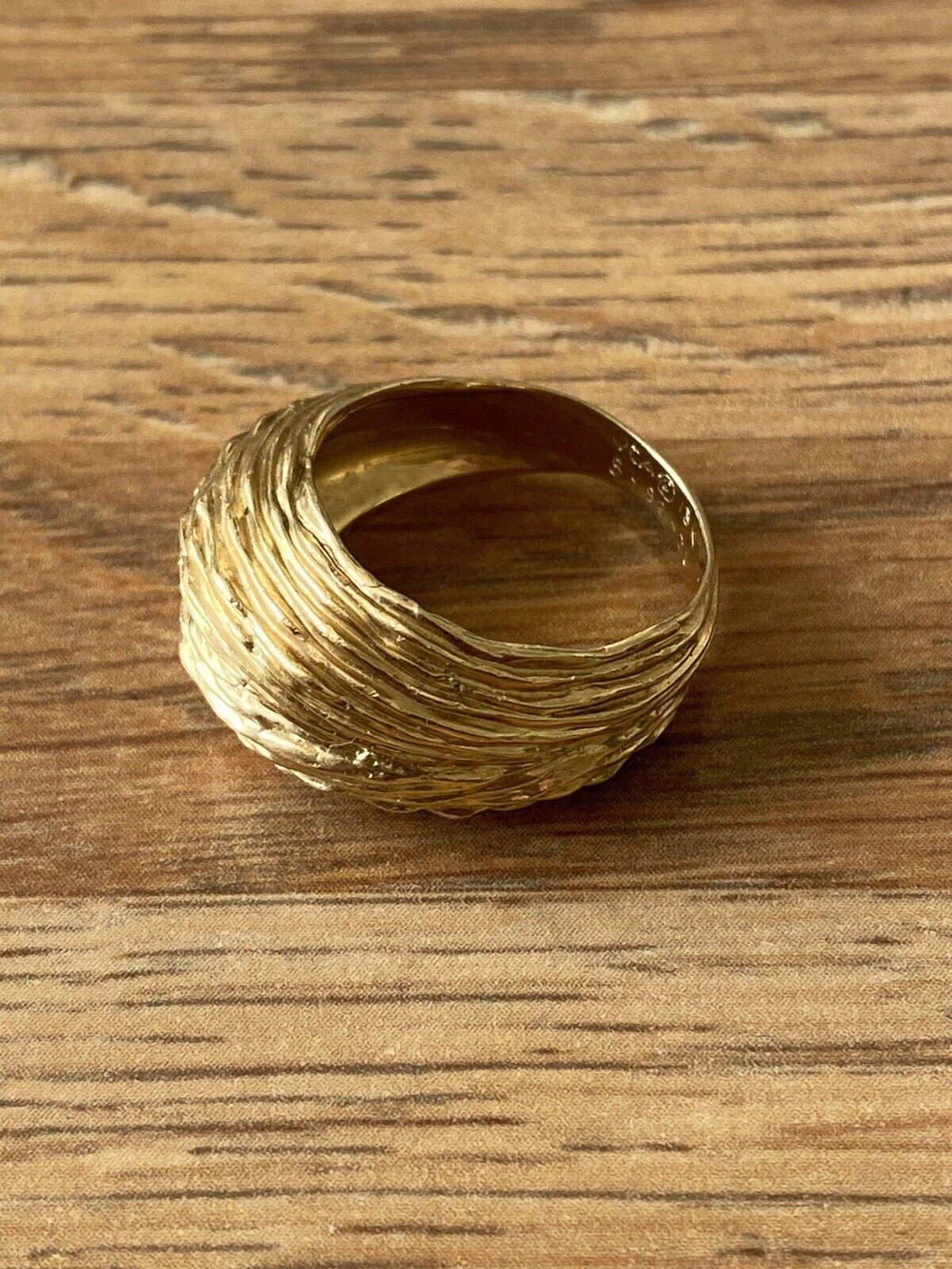 Van Cleef & Arpels NY 18k Yellow Gold Bombe Ring Vintage Circa 1970s

Here is your chance to purchase a beautiful and highly collectible designer cocktail ring.  

Up for sale is a very nice vintage 1970s Van Cleef & Arpels 18k solid yellow gold