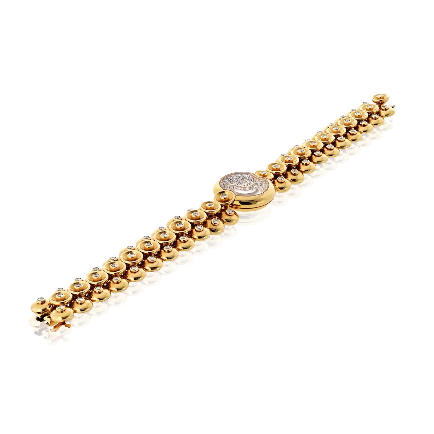 Moderne Van Cleef & Arpels Montre Bouton D'or modèle moyen avec cadran en diamants en or jaune 18 carats en vente