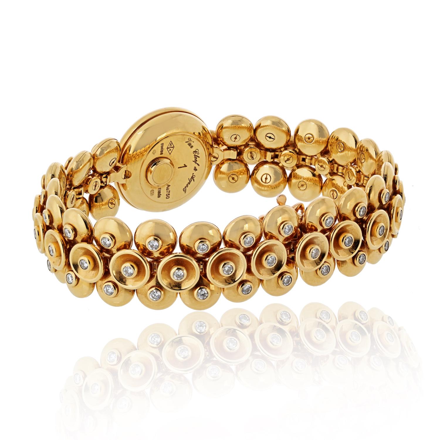 Taille ronde Van Cleef & Arpels Montre Bouton D'or modèle moyen avec cadran en diamants en or jaune 18 carats en vente