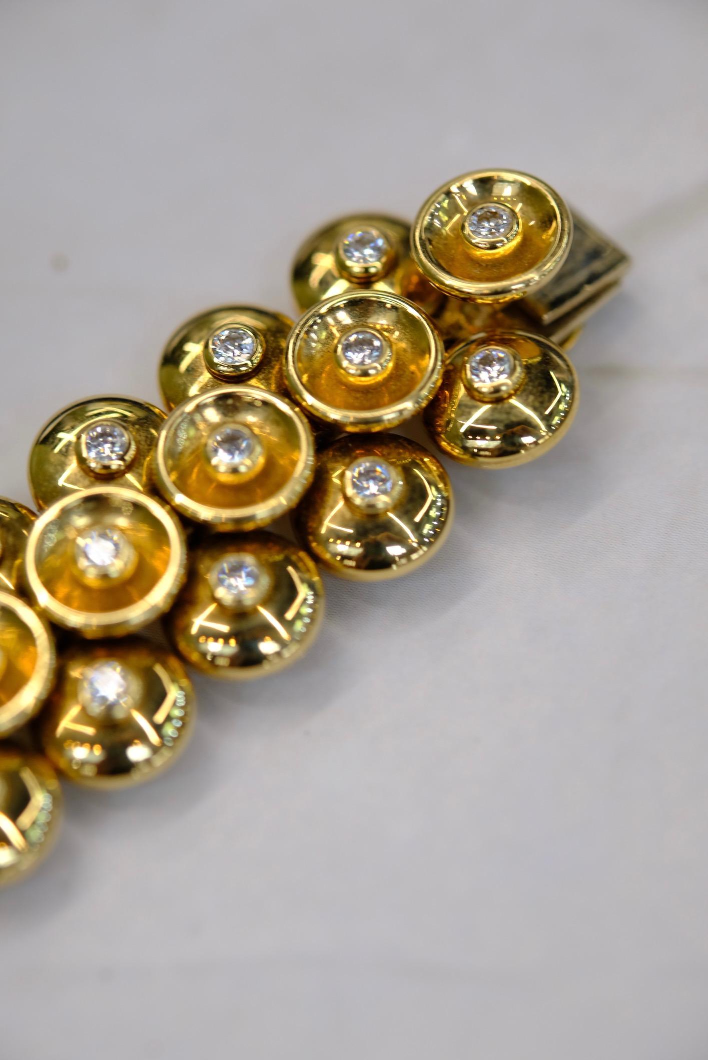 Van Cleef & Arpels Orologio Bouton D'or in oro giallo 18 carati con quadrante diamantato modello medio in vendita 2