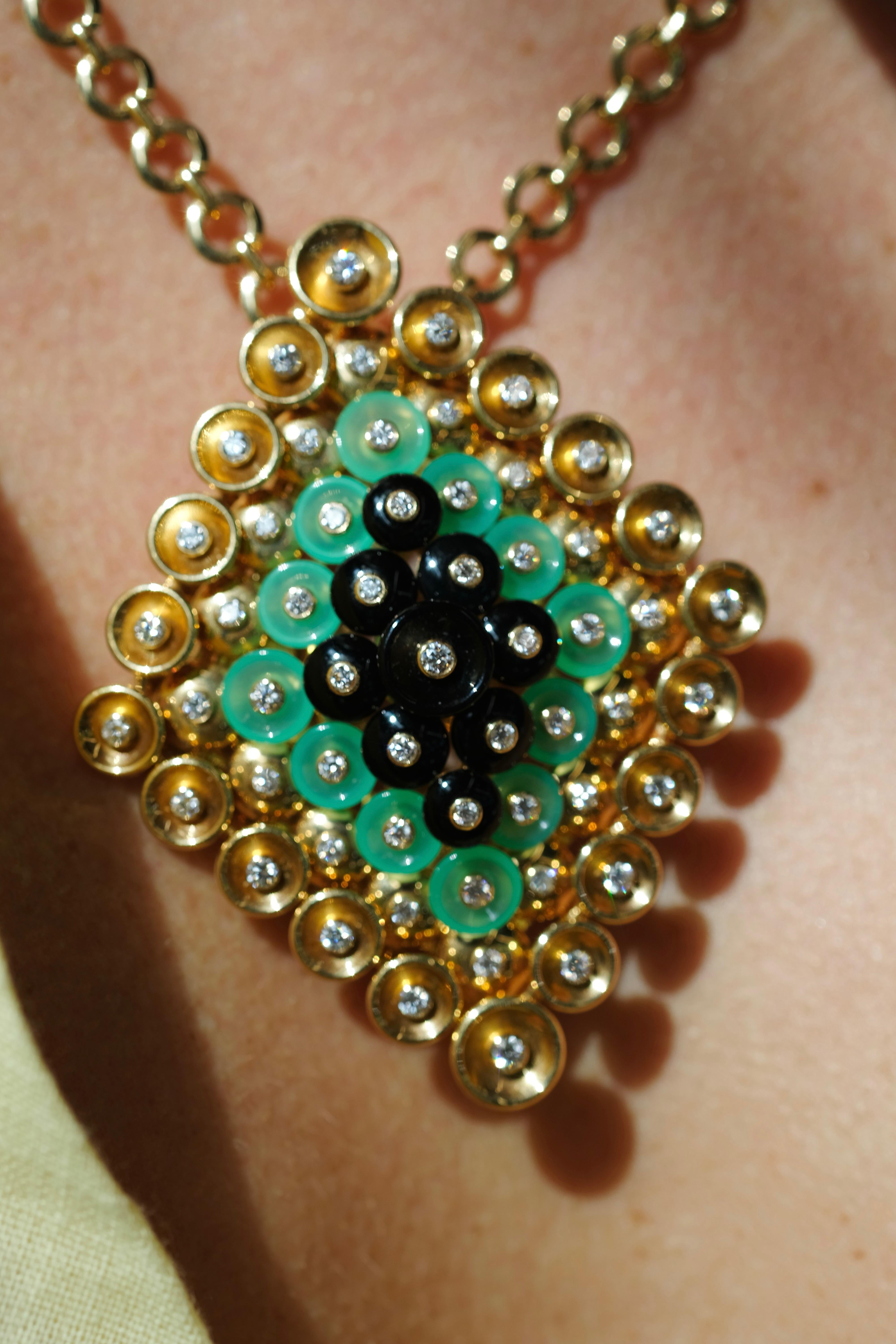 Van Cleef & Arpels - Ciondolo Bouton D'or in oro giallo 18 carati - Collana con spilla a clip in vendita 5