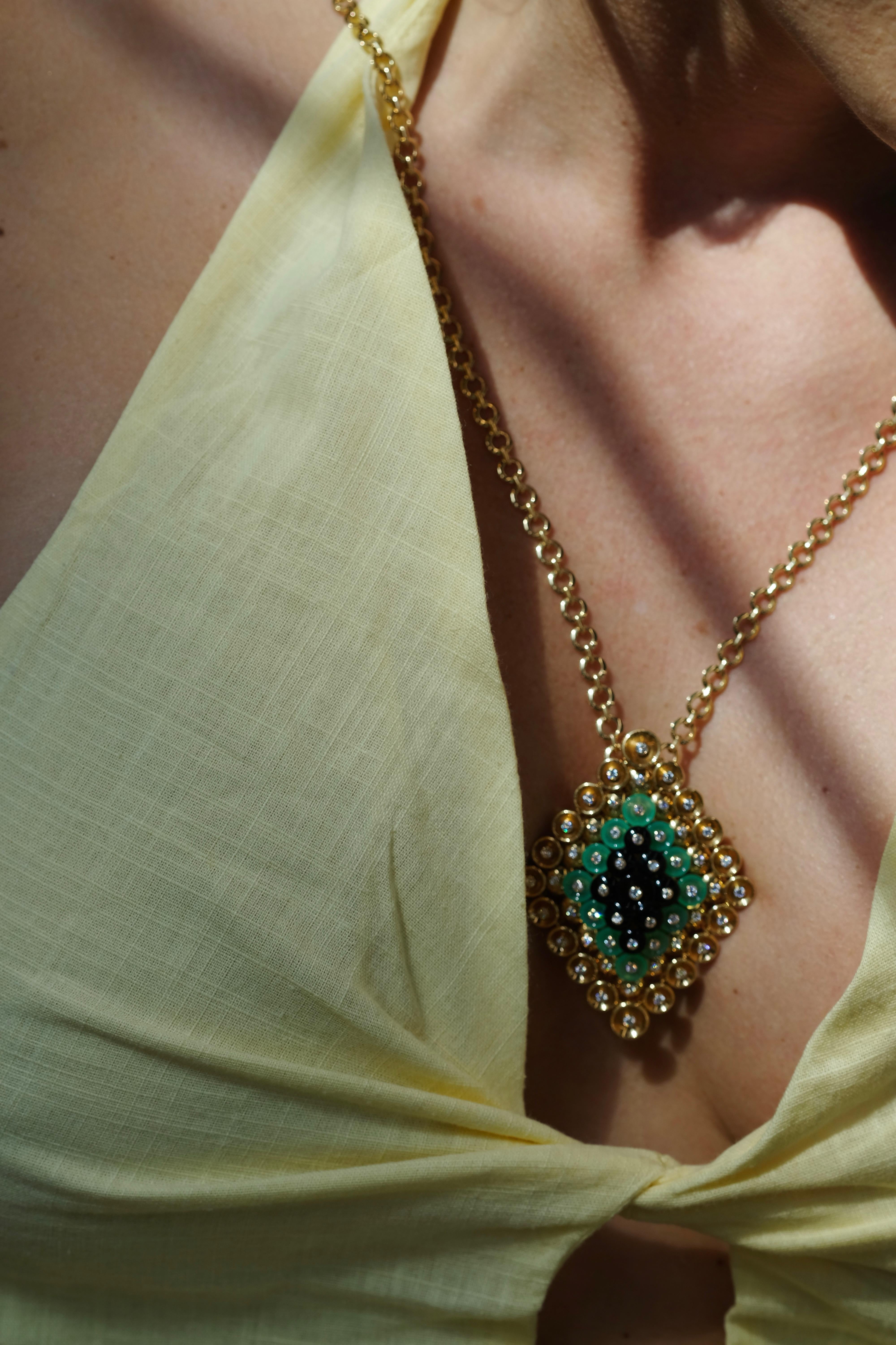 Van Cleef & Arpels - Ciondolo Bouton D'or in oro giallo 18 carati - Collana con spilla a clip in vendita 1