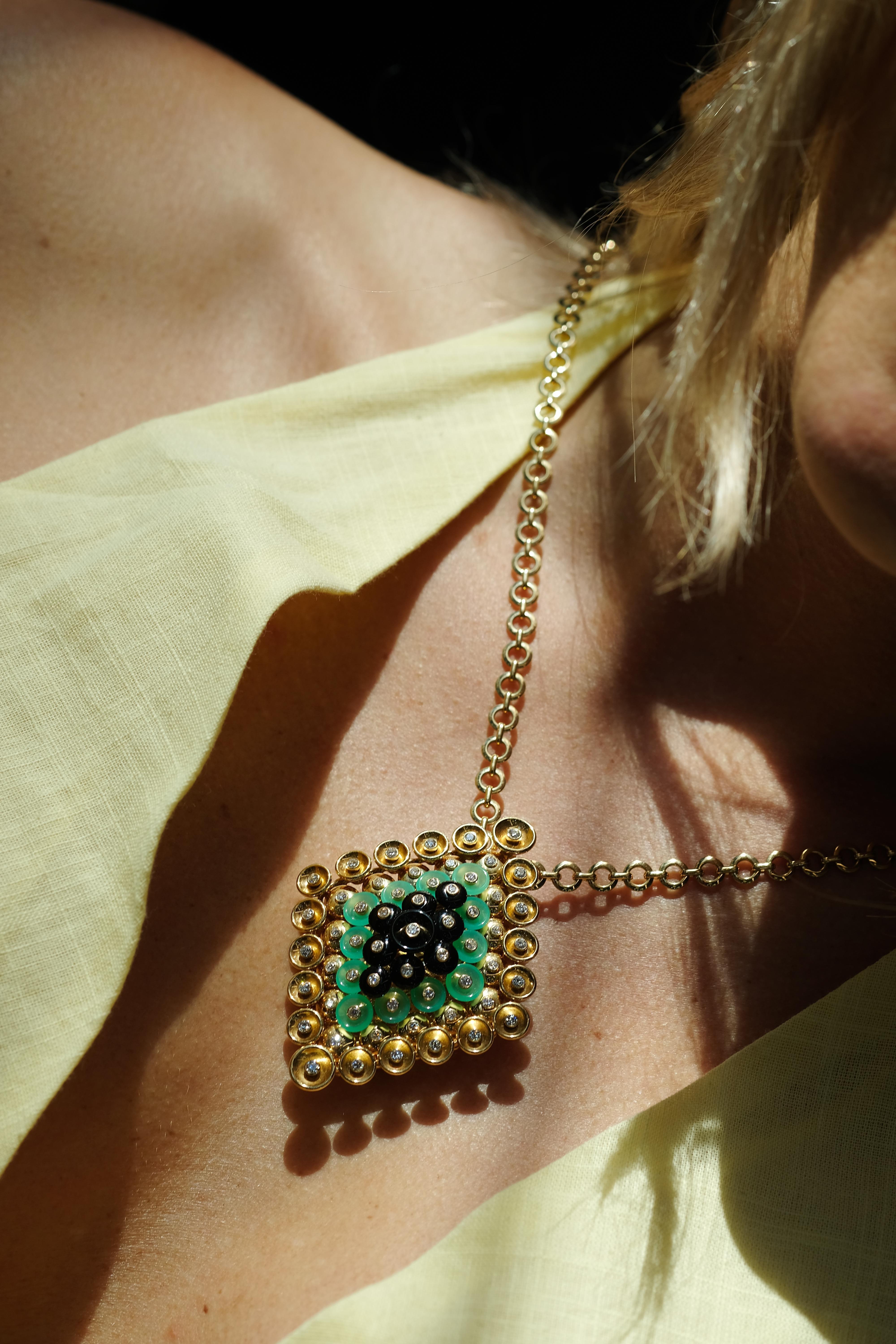 Van Cleef & Arpels - Ciondolo Bouton D'or in oro giallo 18 carati - Collana con spilla a clip in vendita 2