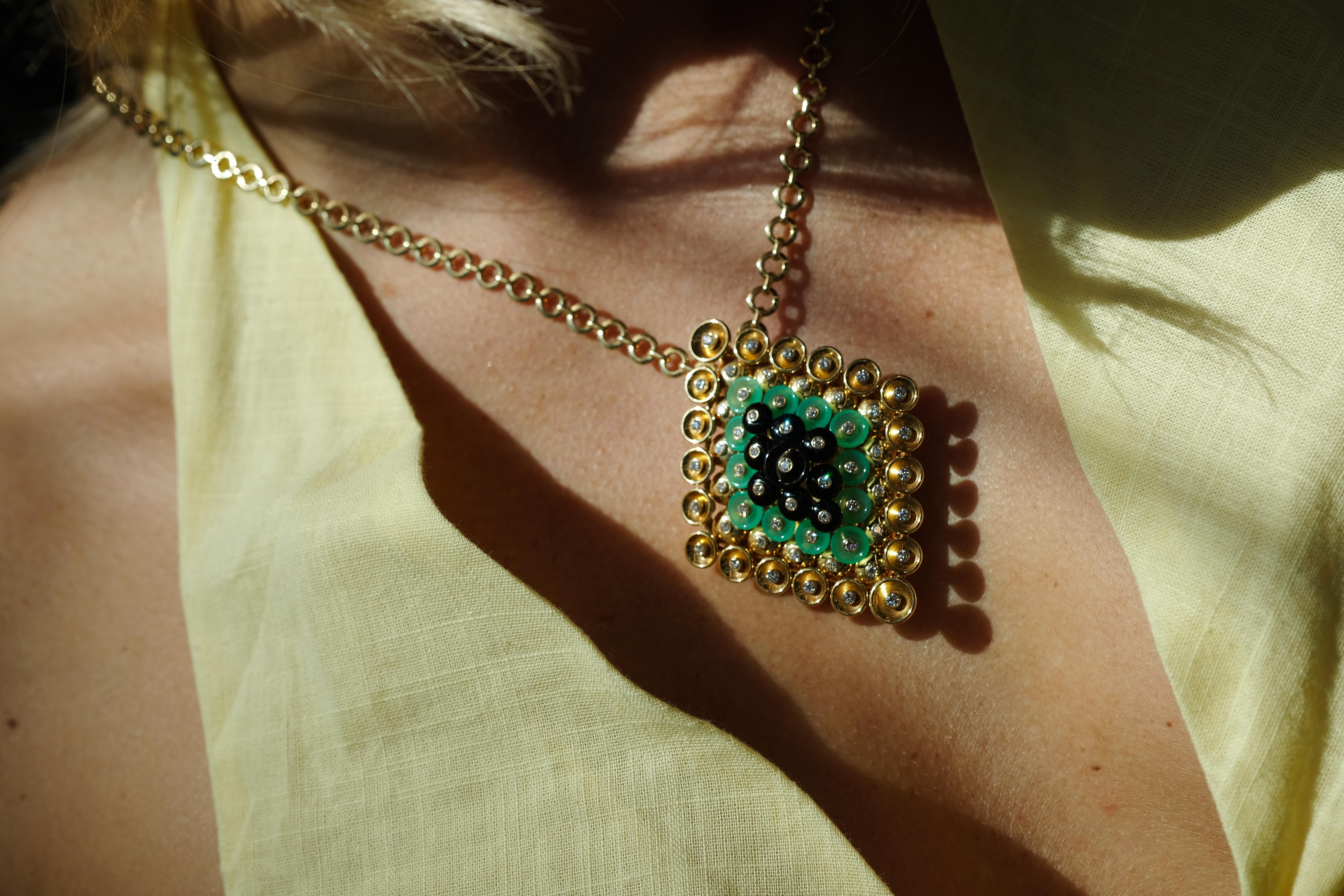 Van Cleef & Arpels - Ciondolo Bouton D'or in oro giallo 18 carati - Collana con spilla a clip in vendita 3