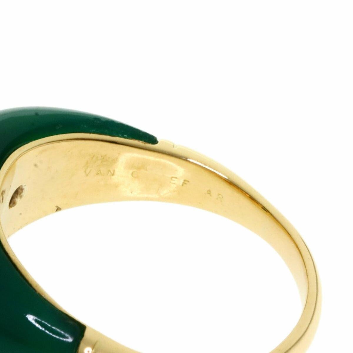 Round Cut Van Cleef & Arpels 18 Karat Gold, Chrysoprase and Diamond Bombe Ring Vintage