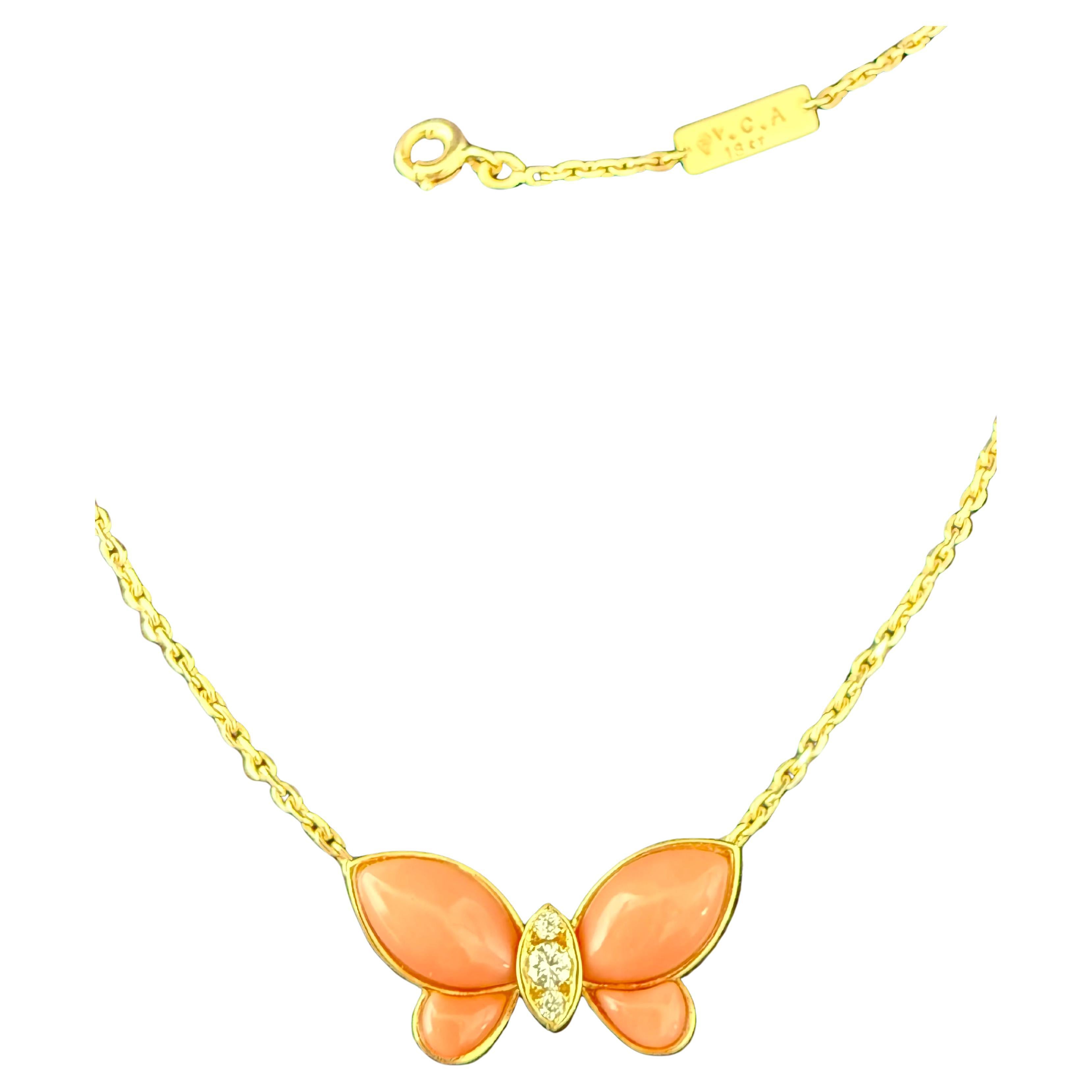 VAN CLEEF & ARPELS 18K Yellow Gold Coral Diamond Butterfly Necklace In Good Condition For Sale In Beverly Hills, CA