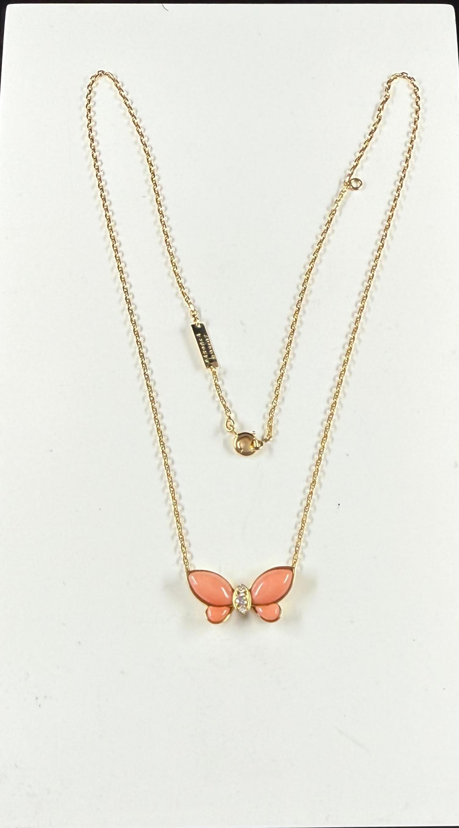 Brilliant Cut VAN CLEEF & ARPELS 18K Yellow Gold Coral Diamond Butterfly Necklace For Sale