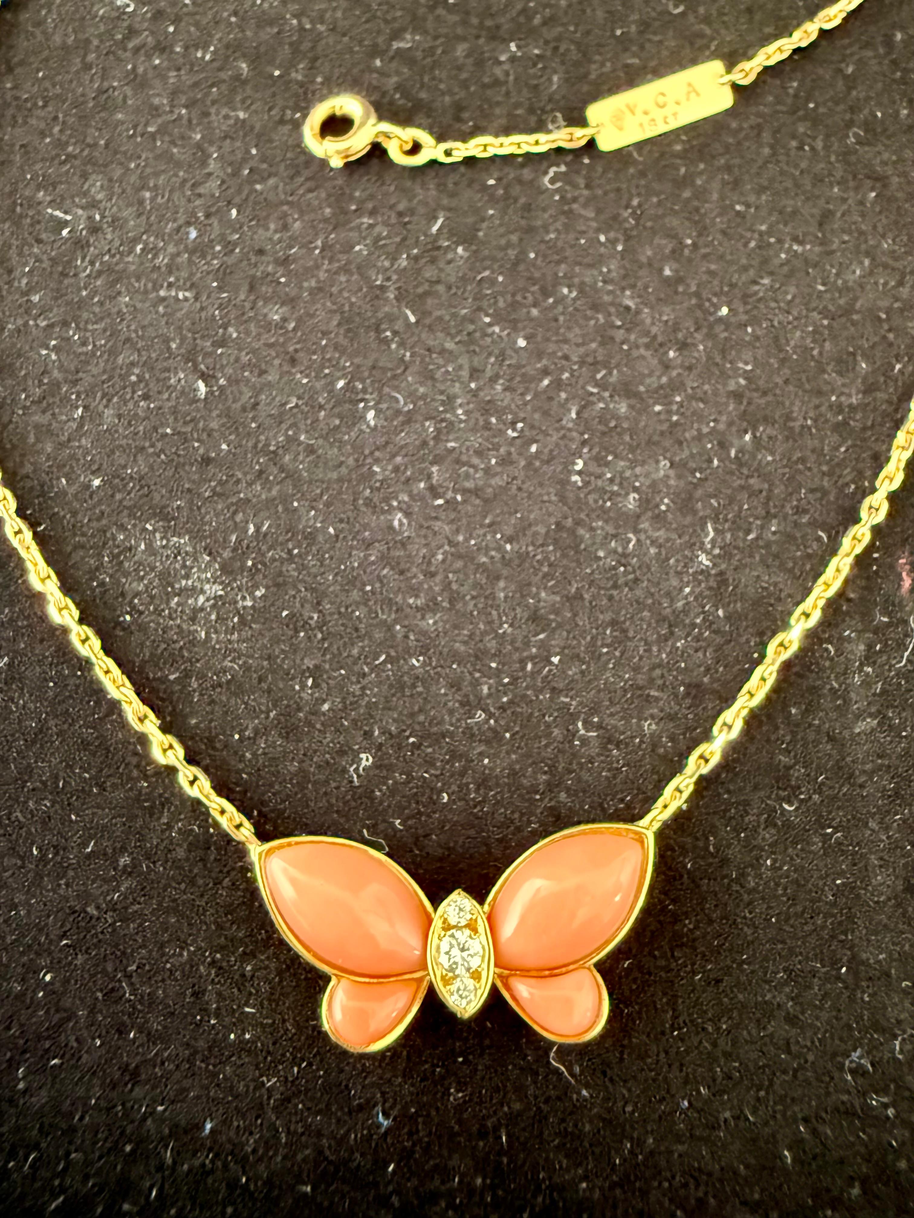 VAN CLEEF & ARPELS 18K Yellow Gold Coral Diamond Butterfly Necklace For Sale 1