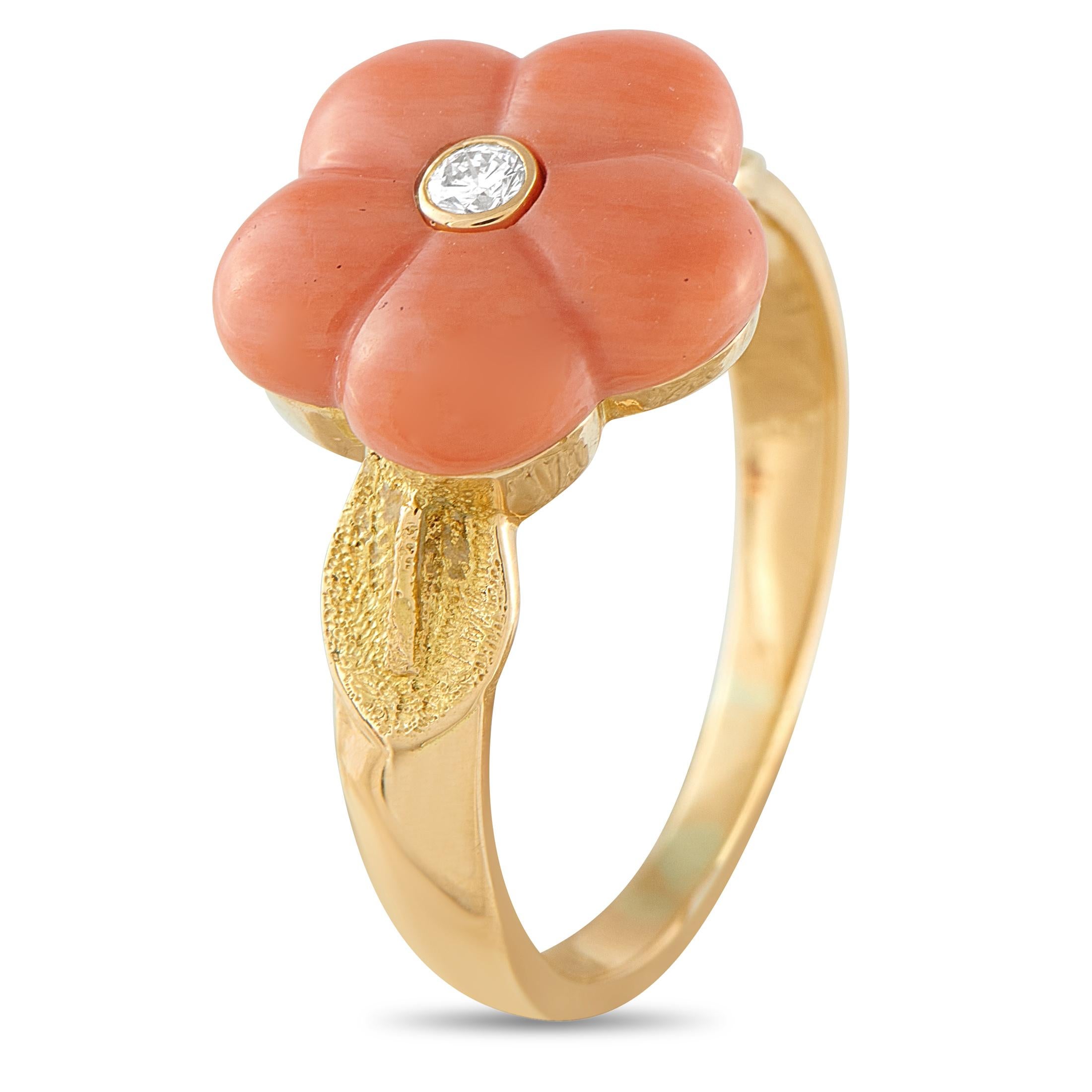 A distinctly feminine design makes this Van Cleef & Arpels ring endlessly charming. At the center of the 18K Yellow Gold setting, a flower motif comes to life thanks to vibrant Coral petals. A singular sparkling gemstone at the center offers the